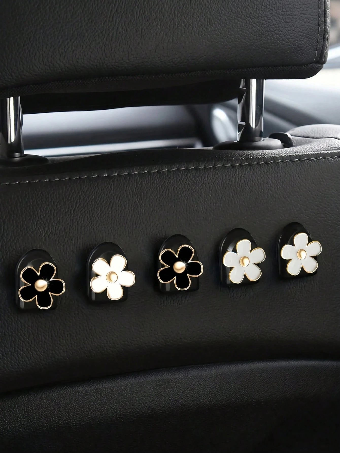 2pcs Car Adhesive Mini Flower Shaped Hooks, Suitable For Dashboard Storage And Home Use, Can Hang Bags, Keys And Other Decorative Accessories