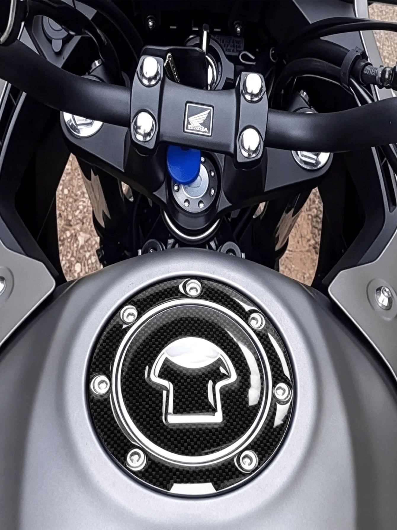 2pcs Motorcycle Fuel Tank Protection Set: 3D Textured Soft PVC Fuel Tank Pad + Round Fuel Tank Cap Protector, Waterproof Anti-Scratch Anti-Slip Fuel Tank Cover