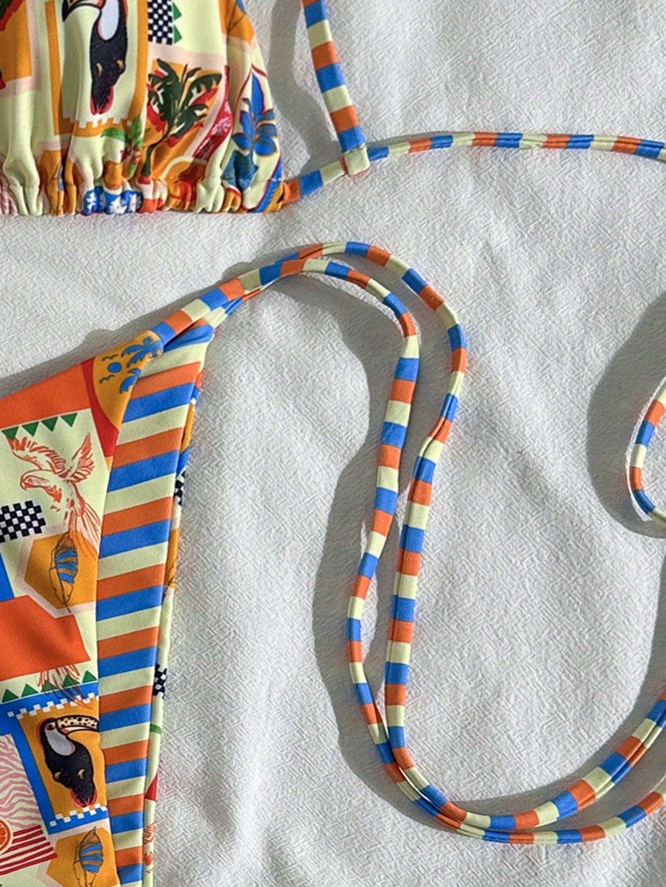2pcs/Set Women Cute Random Print Reversible Halter Top And Adorable Bikini Bottom Bikini Set Set, Suitable For Summer Beach Vacation