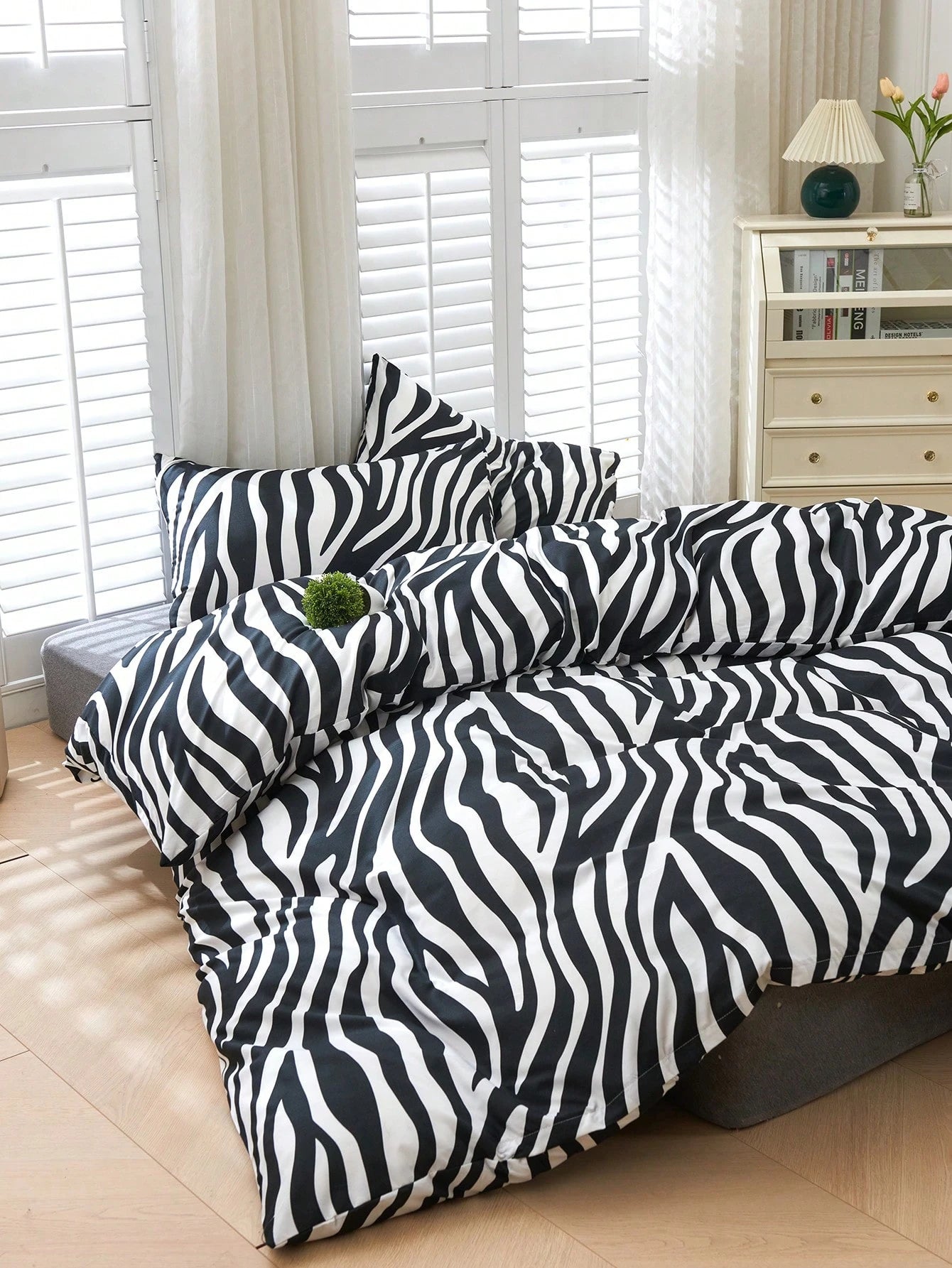 3pcs Zebra Print Duvet Cover Set (Duvet Insert Not Included), Breathable & Super Soft, Suitable For All Seasons (1pc Duvet Cover + 2pcs Pillowcases, Pillow Insert Not Included), Soft Dual-Color Design