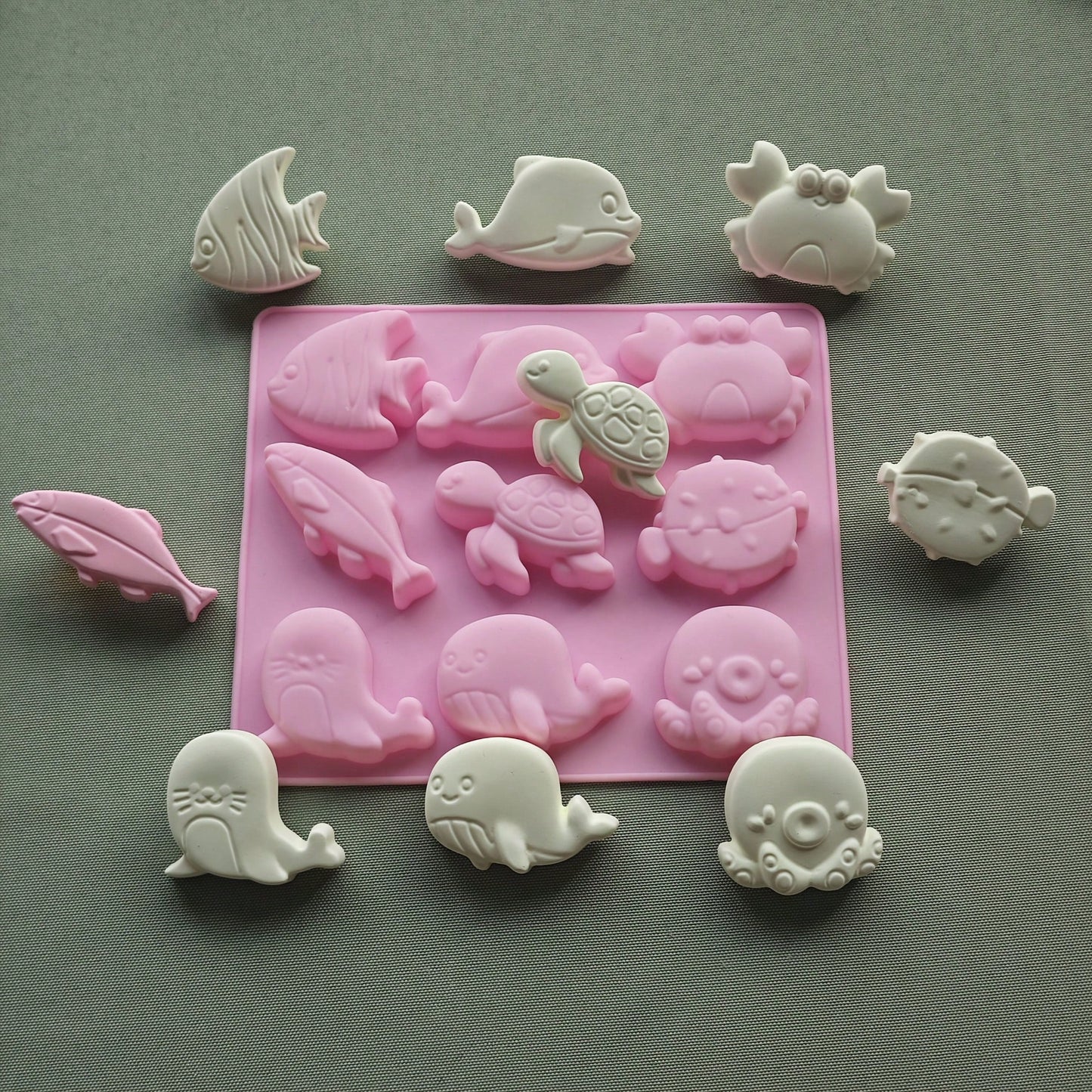4 Sets Of Pink Animal Silicone Molds, Suitable For Making Sculptures, Soaps, Candles, Jewelry, DIY Crafts, And Home Decoration Items.