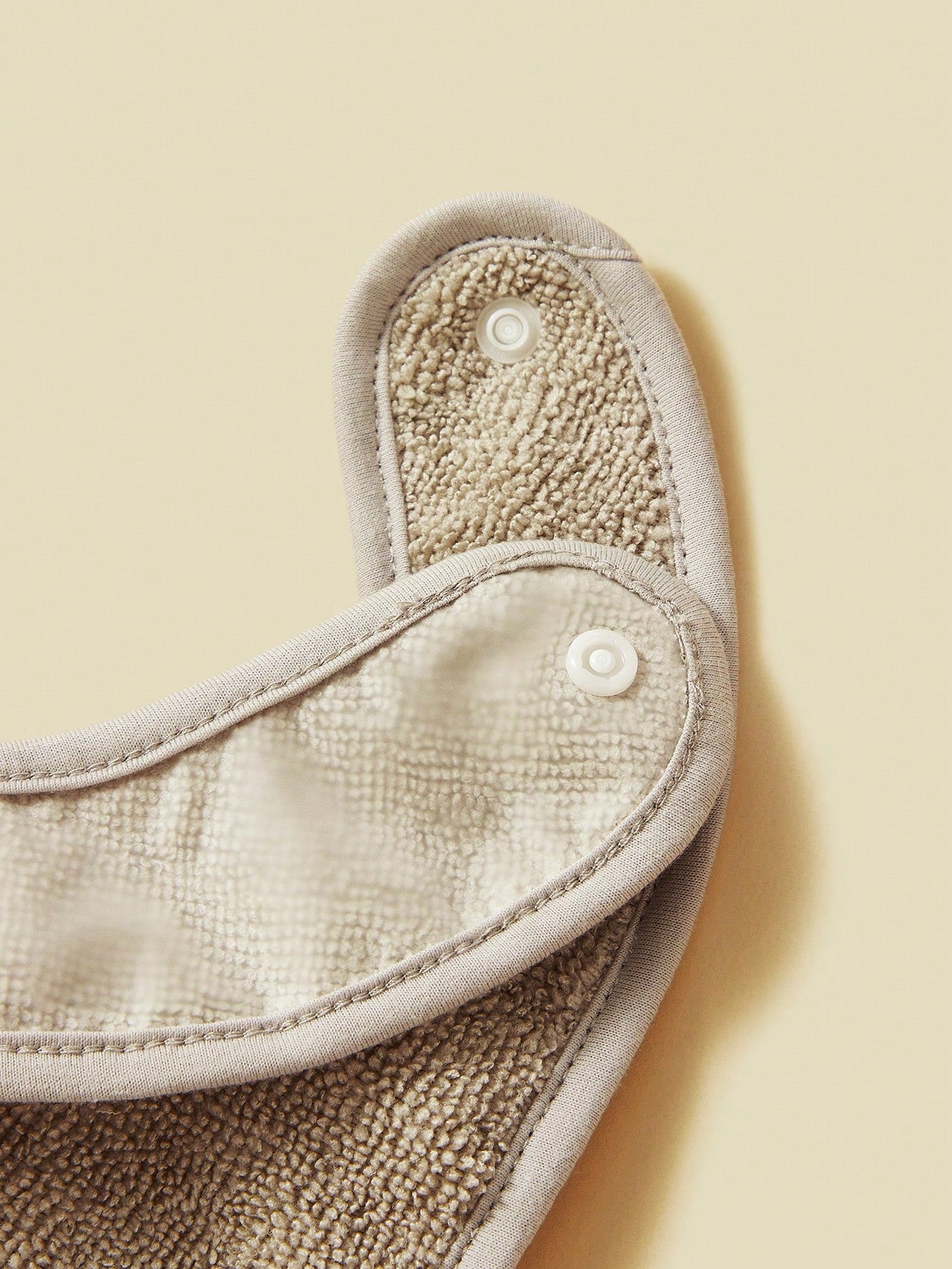 4pcs Soft And Absorbent Solid Color Button Closure Unisex Baby Bibs