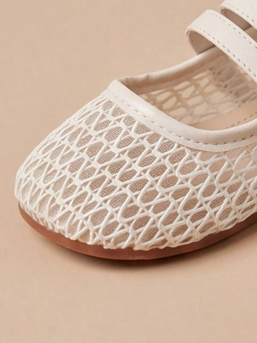 Adjustable Strap Cream White Mary Jane Shoes, Mesh Flat Shoes For Girls Aged 3-12, Breathable Design For School And Travel