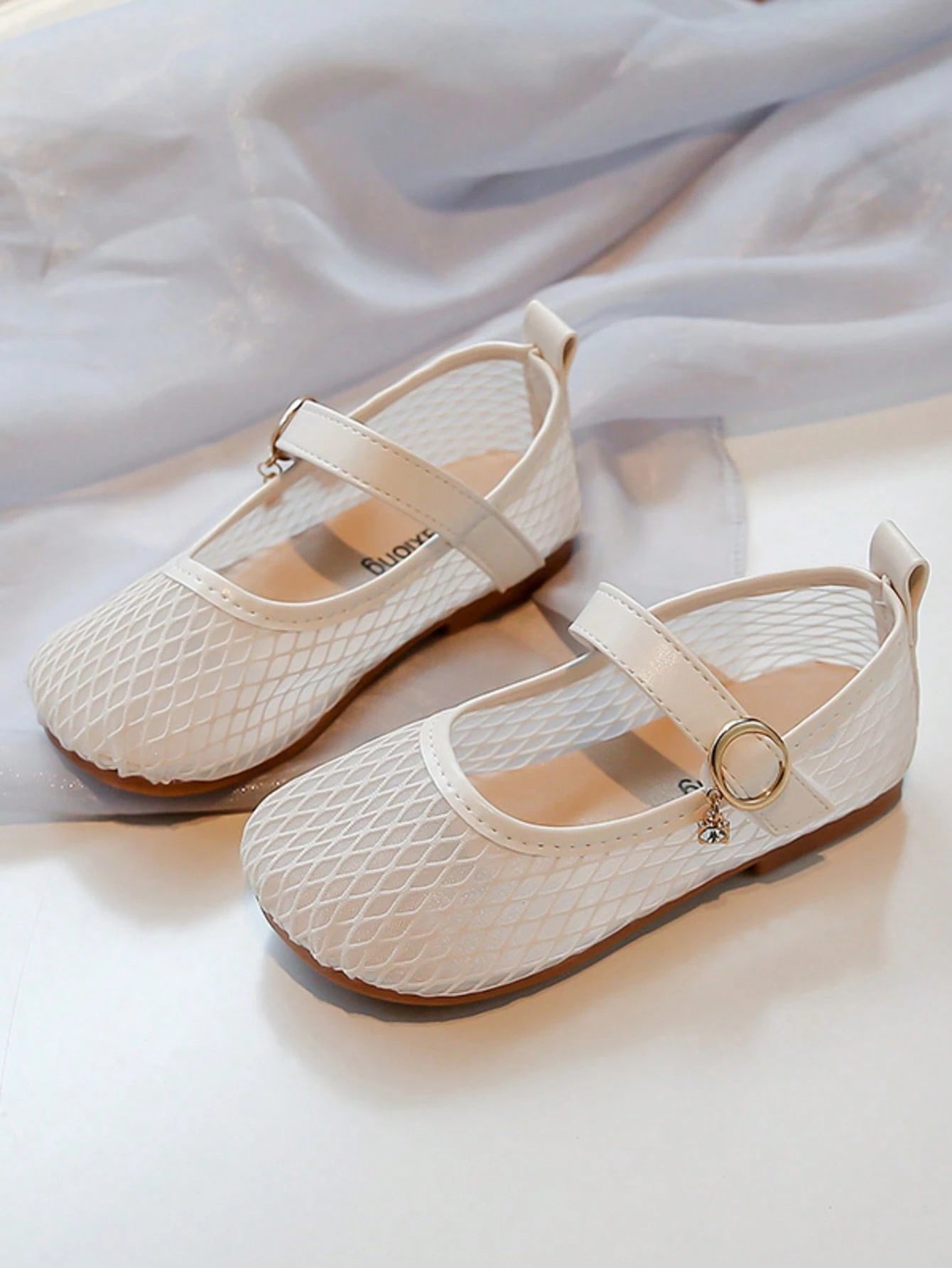 Adjustable Strap Cream White Mary Jane Shoes, Mesh Flat Shoes For Girls Aged 3-12, Breathable Design For School And Travel