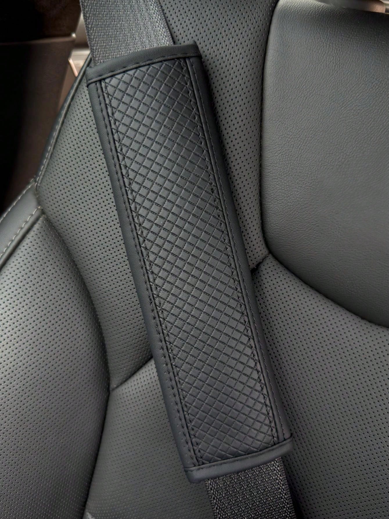 Automobile Seat Belt Shoulder Protection Pad, Embossed Fiber Artificial Leather Universal All Year Round Seatbelt Cushion Cover For Car Interior Accessories