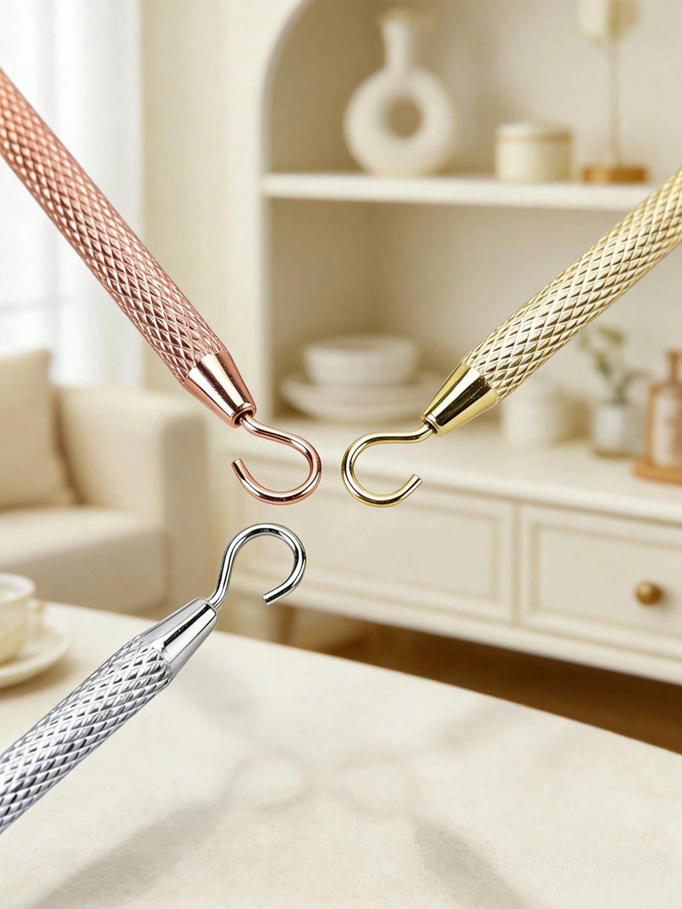 Bracelet Buckle Helper - A Quick And Easy Everyday Assistant For Putting On Bracelets, An Effortless Jewelry Slider Wrist Accessory, A Stylish Metal Wearing Buffer, A Metal Wire Alligator Clip Bracele