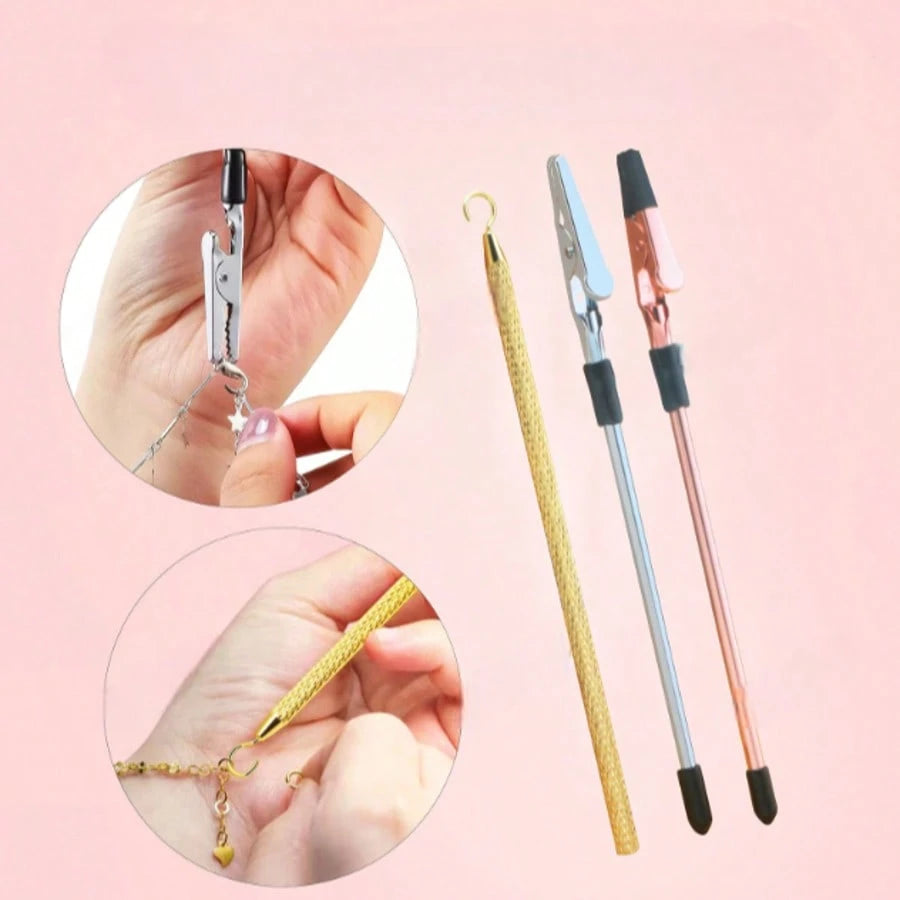 Bracelet Buckle Helper - A Quick And Easy Everyday Assistant For Putting On Bracelets, An Effortless Jewelry Slider Wrist Accessory, A Stylish Metal Wearing Buffer, A Metal Wire Alligator Clip Bracele