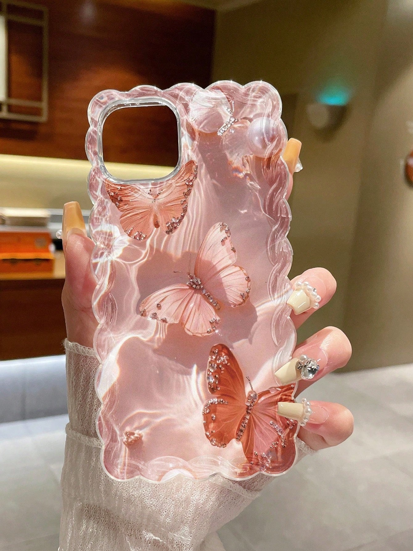 Butterfly Print Braided Ruffles Edge Fashion Protective Phone Case Suitable For IPhone16/16 IPhone15/New IPhone14/12PROMAX/13PROMAX/14PROMAX/Braided Print Shockproof Creative Phone Case For XR/7/8, P
