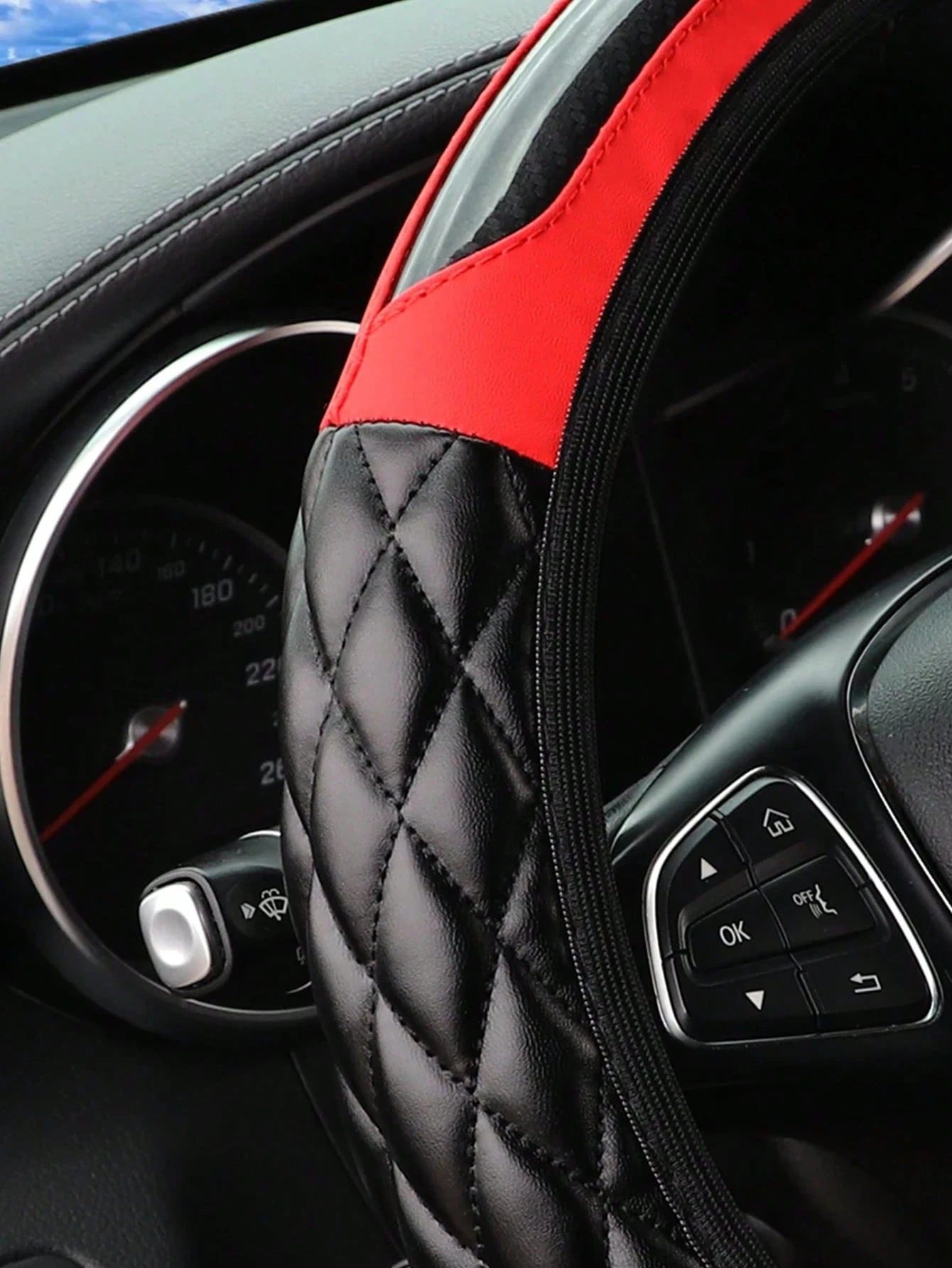 Carbon Fiber Leather Steering Wheel Cover, Soft PU Leather, Diamond Quilting, Contrast Stitching, Soft Grip With Anti-Slip Lining, Fits 14.5-15 Inch Steering Wheel, Sports Car Interior Accessory