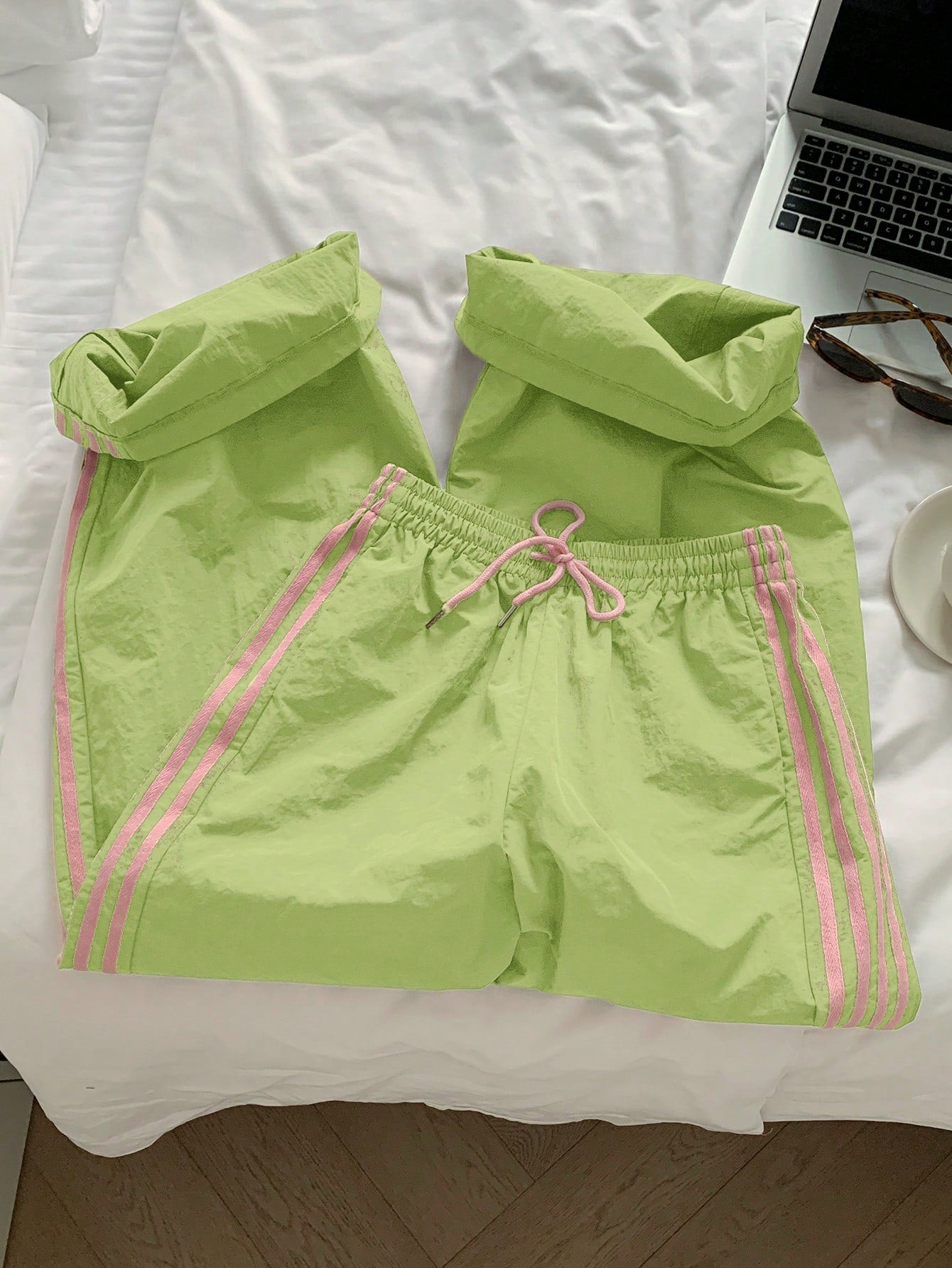 Comfortcana Women's Light Green Side Stripe Elastic Waist Loose Casual Sports Pants, Suitable For Spring/Summer, Christmas, Y2K, New Year Casual Outings