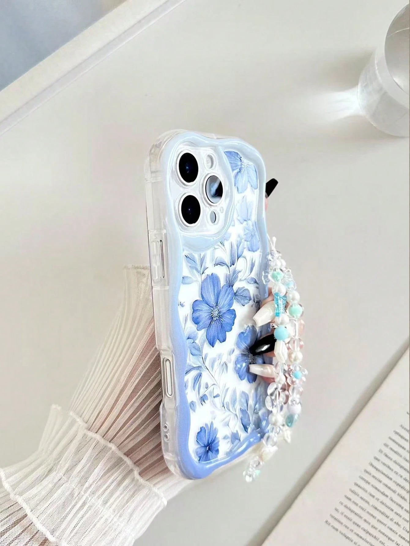 Cream Wavy Edge Glossy Floral Painted Anti-Drop Phone Case XR/7/8 Painted Accessory Phone Lanyard Compatible With Iphone 16/ 16 Pro/ 16 Plus/ 16 Pro Max/ 15 Pro Max Apple 13 Phone Case 14 Apple 11 Sof