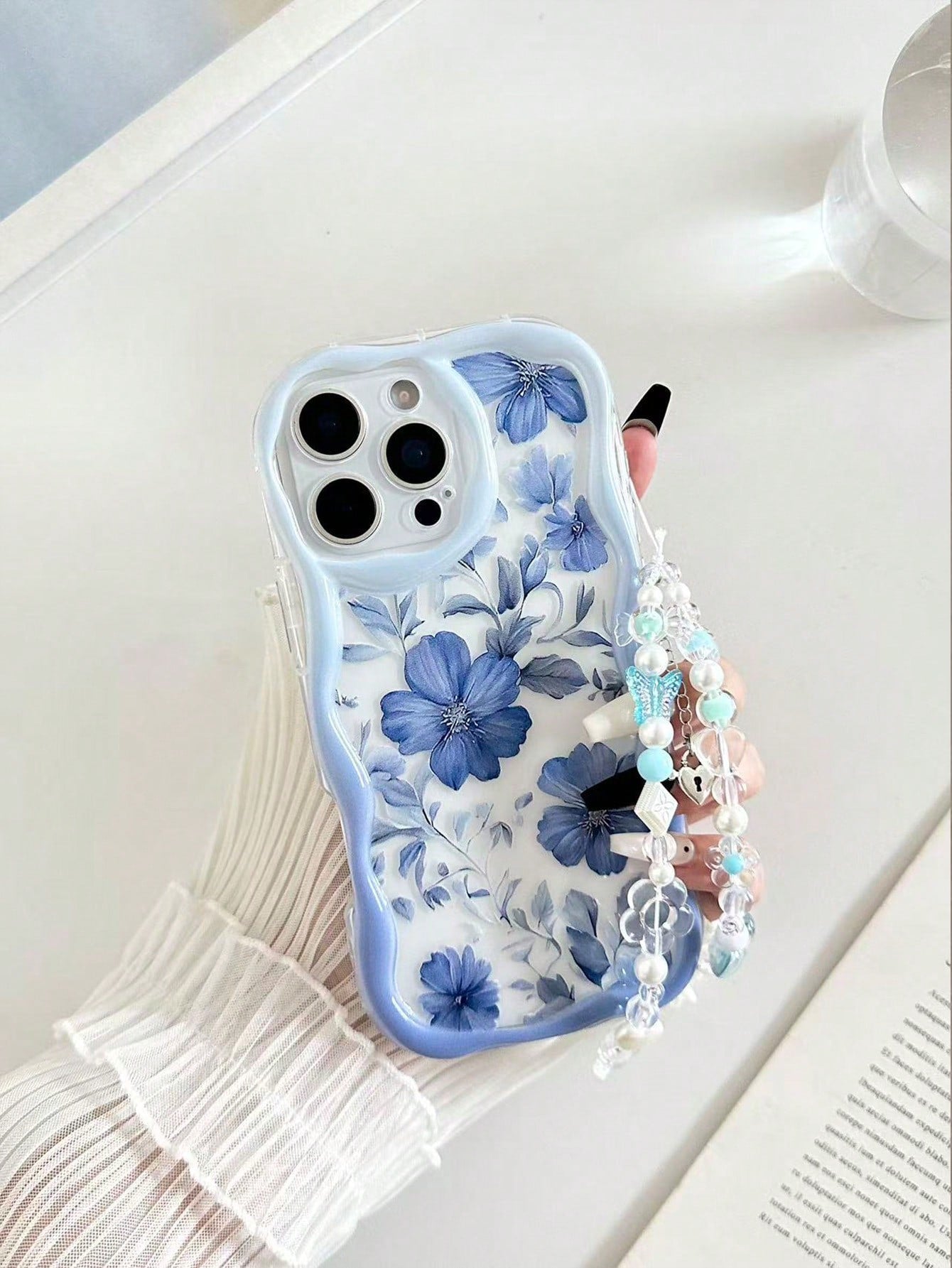 Cream Wavy Edge Glossy Floral Painted Anti-Drop Phone Case XR/7/8 Painted Accessory Phone Lanyard Compatible With Iphone 16/ 16 Pro/ 16 Plus/ 16 Pro Max/ 15 Pro Max Apple 13 Phone Case 14 Apple 11 Sof