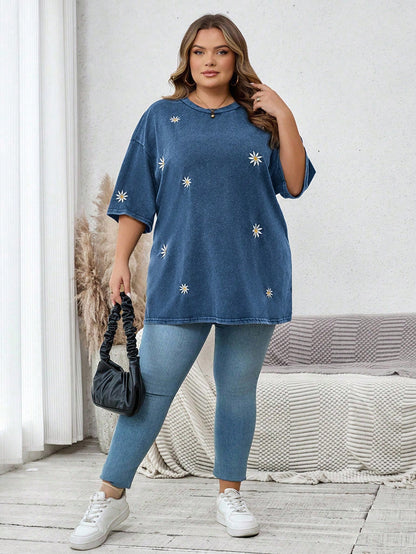 CURVE+ Women's Plus Size Round Neck Short Sleeve Loose T-Shirt With Washed Snow And Embroidery