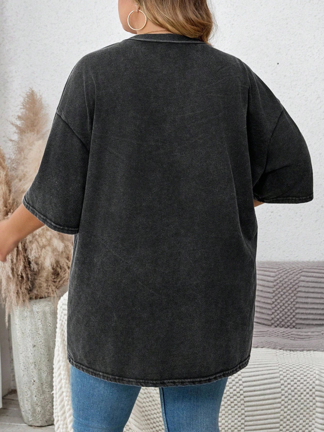 CURVE+ Women's Plus Size Round Neck Short Sleeve Loose T-Shirt With Washed Snow And Embroidery
