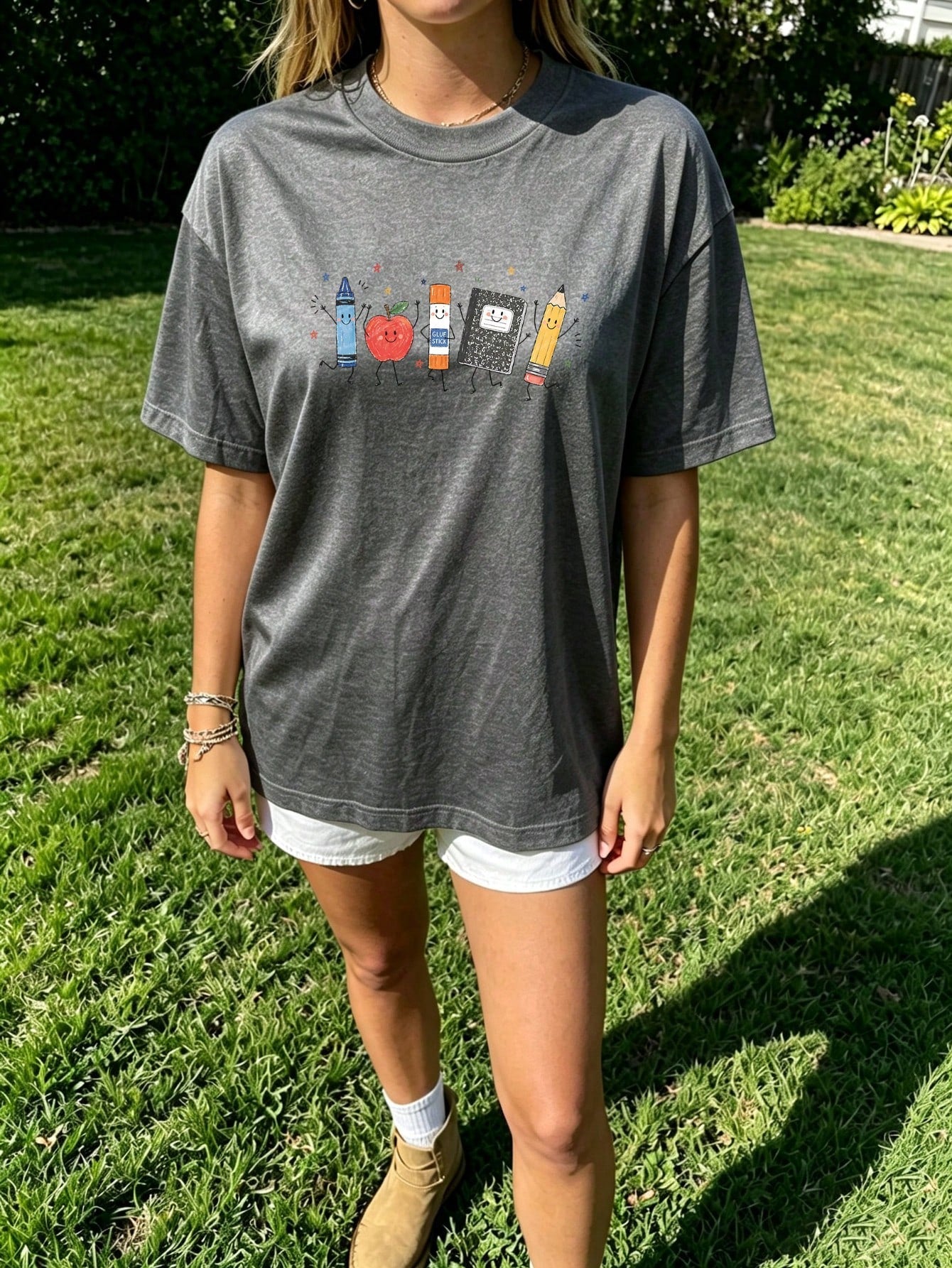 Cute Cartoon School Supplies Graphic Tee Preppy Teacher Student T-Shirt Kindergarten Back To School Top Smiling Apple Crayon Pencil Graphic Clothes