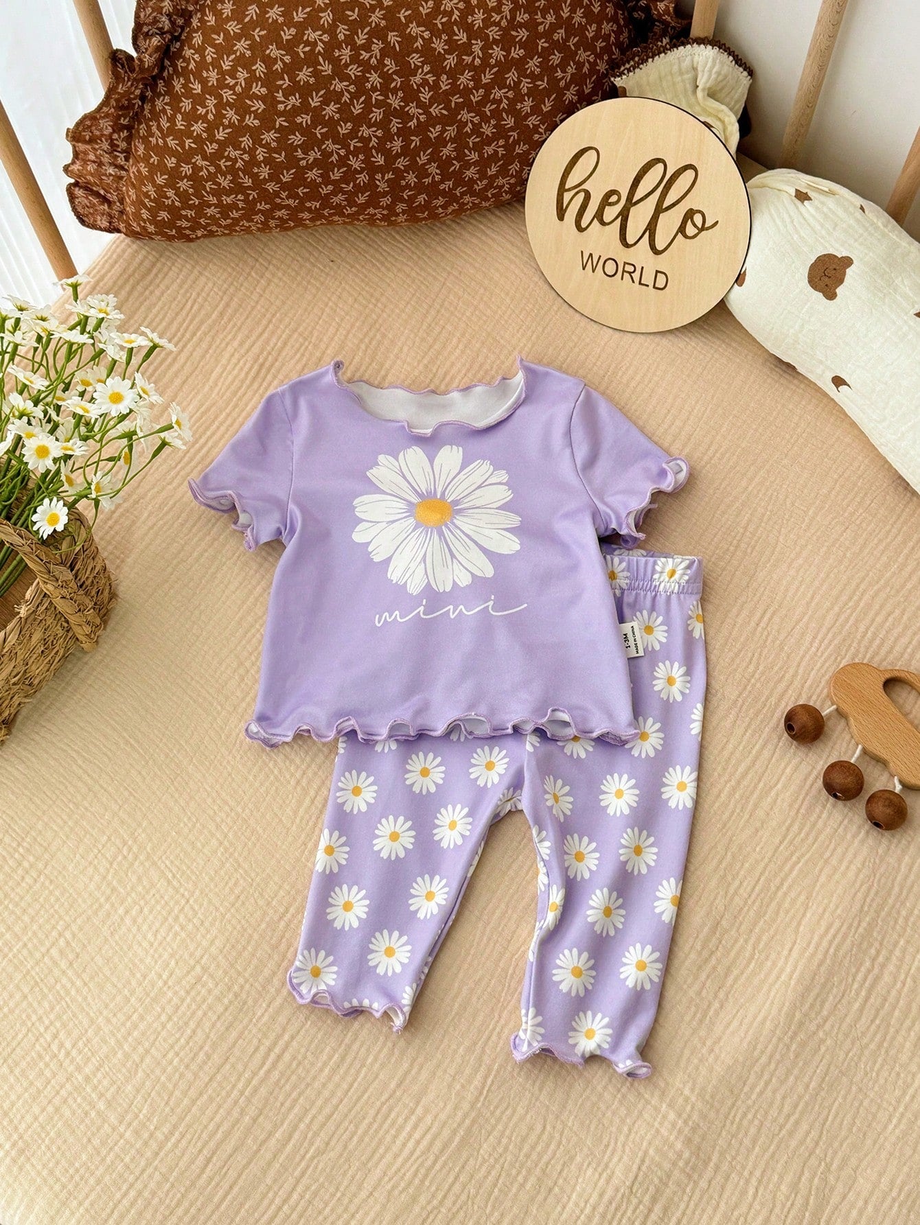 Cute Newborn Baby Girl Purple Summer Outfit, Daisy Floral Print T-Shirts And Shorts 2Pcs Matching Set, Lavender Lilac Clothes For Family Matching