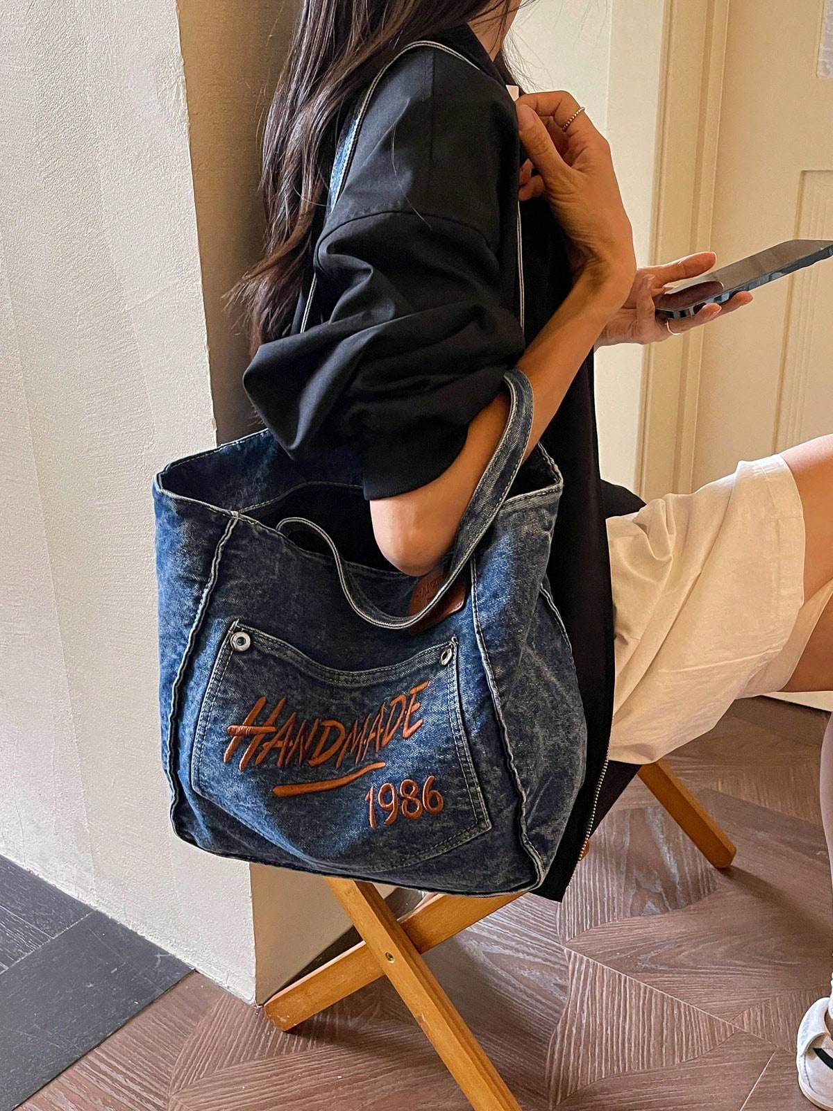 Deep Blue Front Pocket Letter Embroidery, Nameplate & Rivet Pocket Detail Decor, Extra Large Capacity Can Store Textbooks, Notebooks, Water Bottles, Laptops And Other Travel Items, Open Top Easy Acces