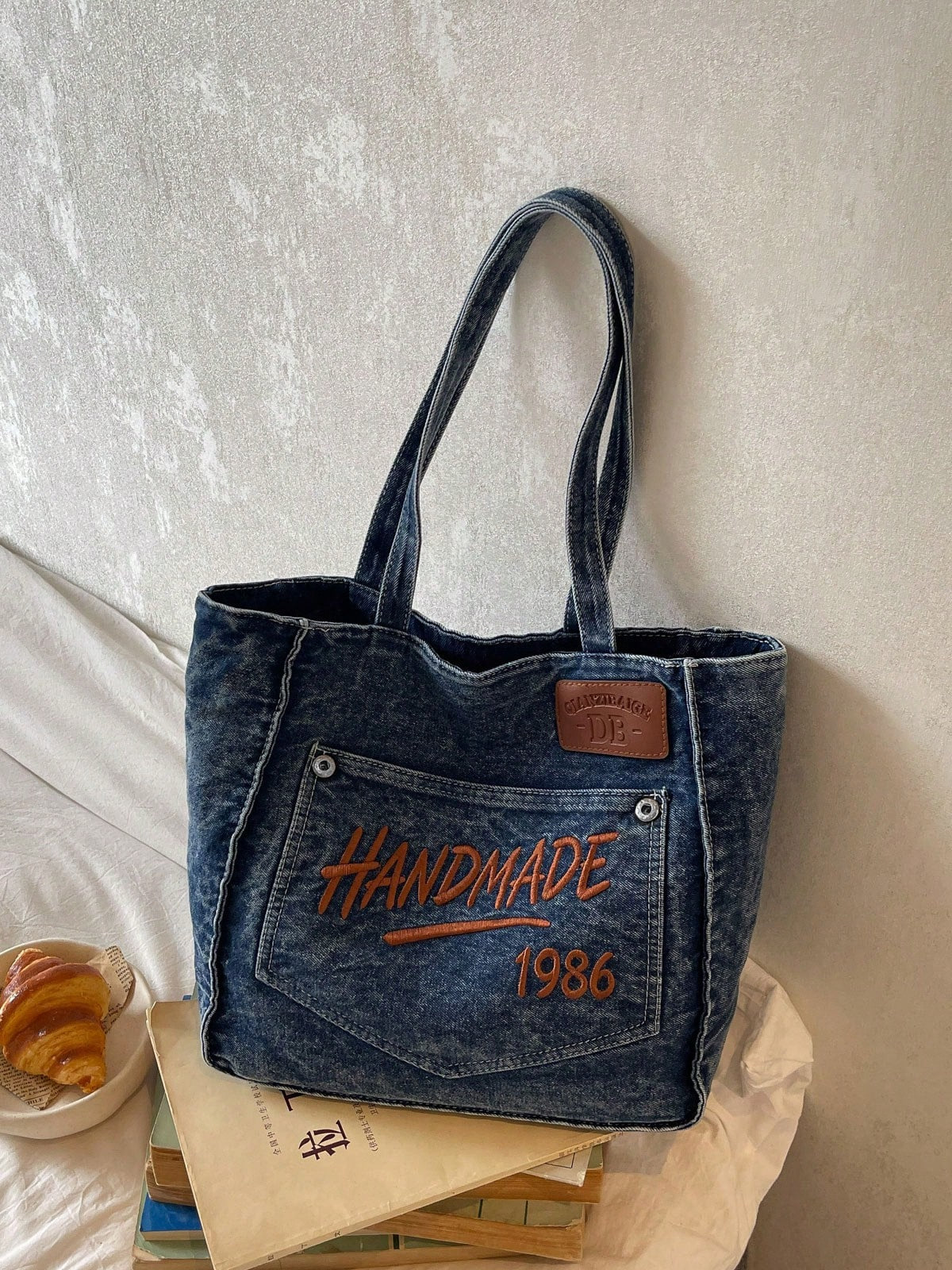 Deep Blue Front Pocket Letter Embroidery, Nameplate & Rivet Pocket Detail Decor, Extra Large Capacity Can Store Textbooks, Notebooks, Water Bottles, Laptops And Other Travel Items, Open Top Easy Acces