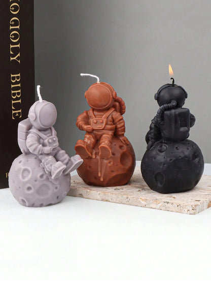 DIY 3D Astronaut Candle Sitting On The Moon Silicone Mold Lunar Astronaut Scented Soap Gypsum Mold Epoxy Resin Drip Mold Home Decoration Ornaments Crafts Mold
