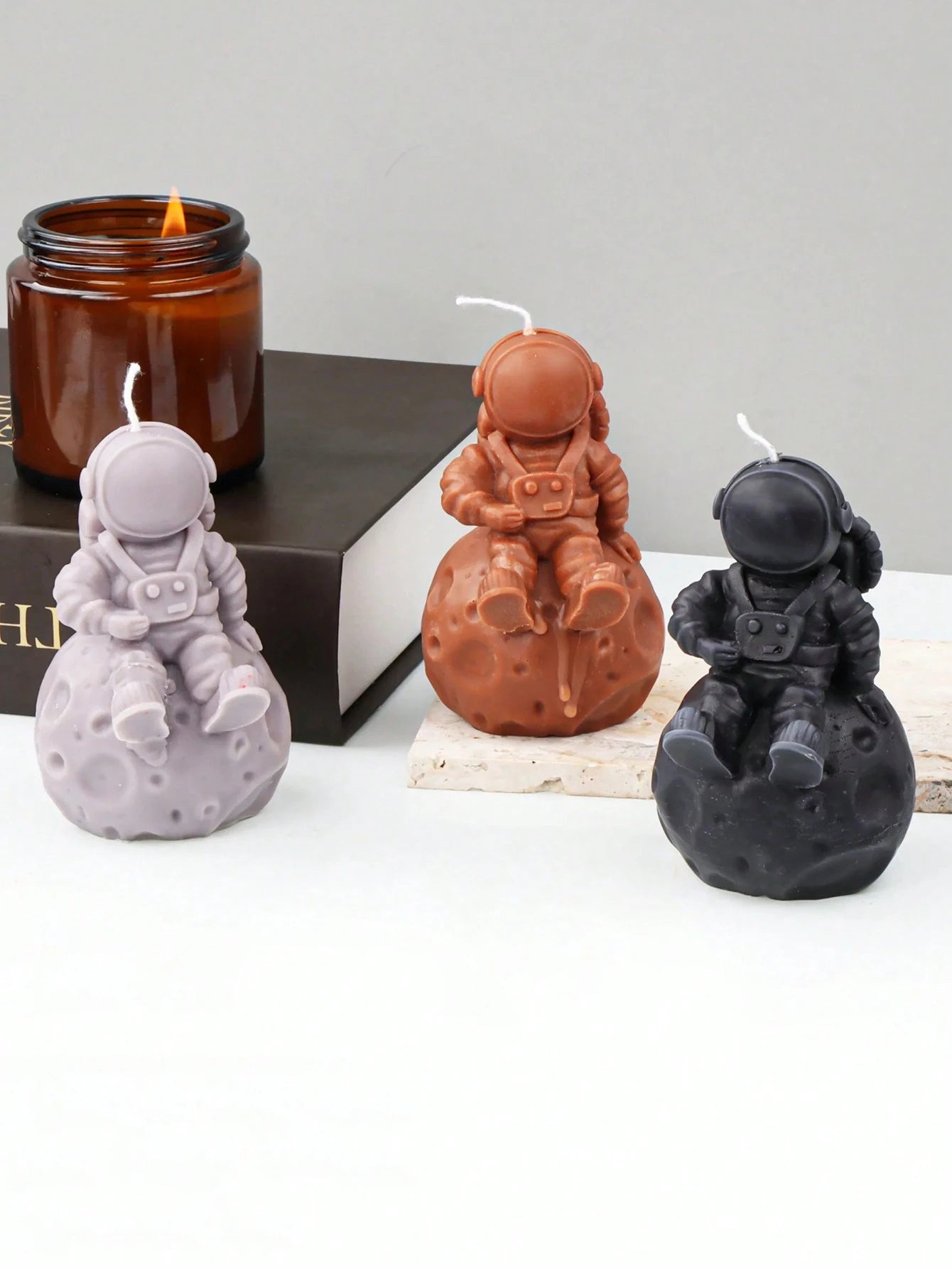 DIY 3D Astronaut Candle Sitting On The Moon Silicone Mold Lunar Astronaut Scented Soap Gypsum Mold Epoxy Resin Drip Mold Home Decoration Ornaments Crafts Mold