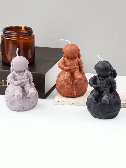 DIY 3D Astronaut Candle Sitting On The Moon Silicone Mold Lunar Astronaut Scented Soap Gypsum Mold Epoxy Resin Drip Mold Home Decoration Ornaments Crafts Mold