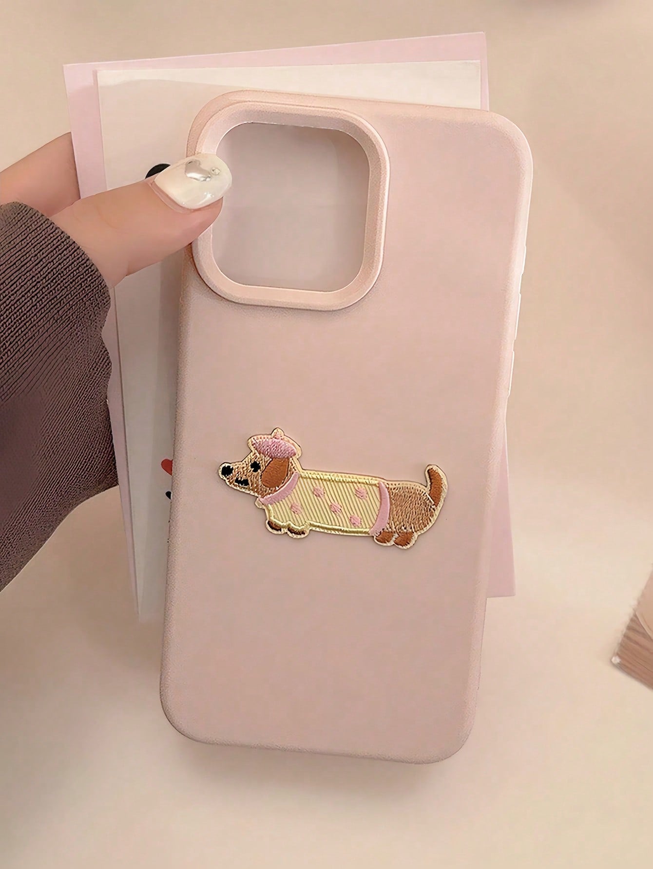 Dog Element Fashion Phone Cases Minimalist Luxury Pink Soft Plush Embroidery GUCADI 1pc Dopamine Color Gentle Korean Style Sausage Dog Pattern Protective Soft Case Compatible With Apple Phones Premium