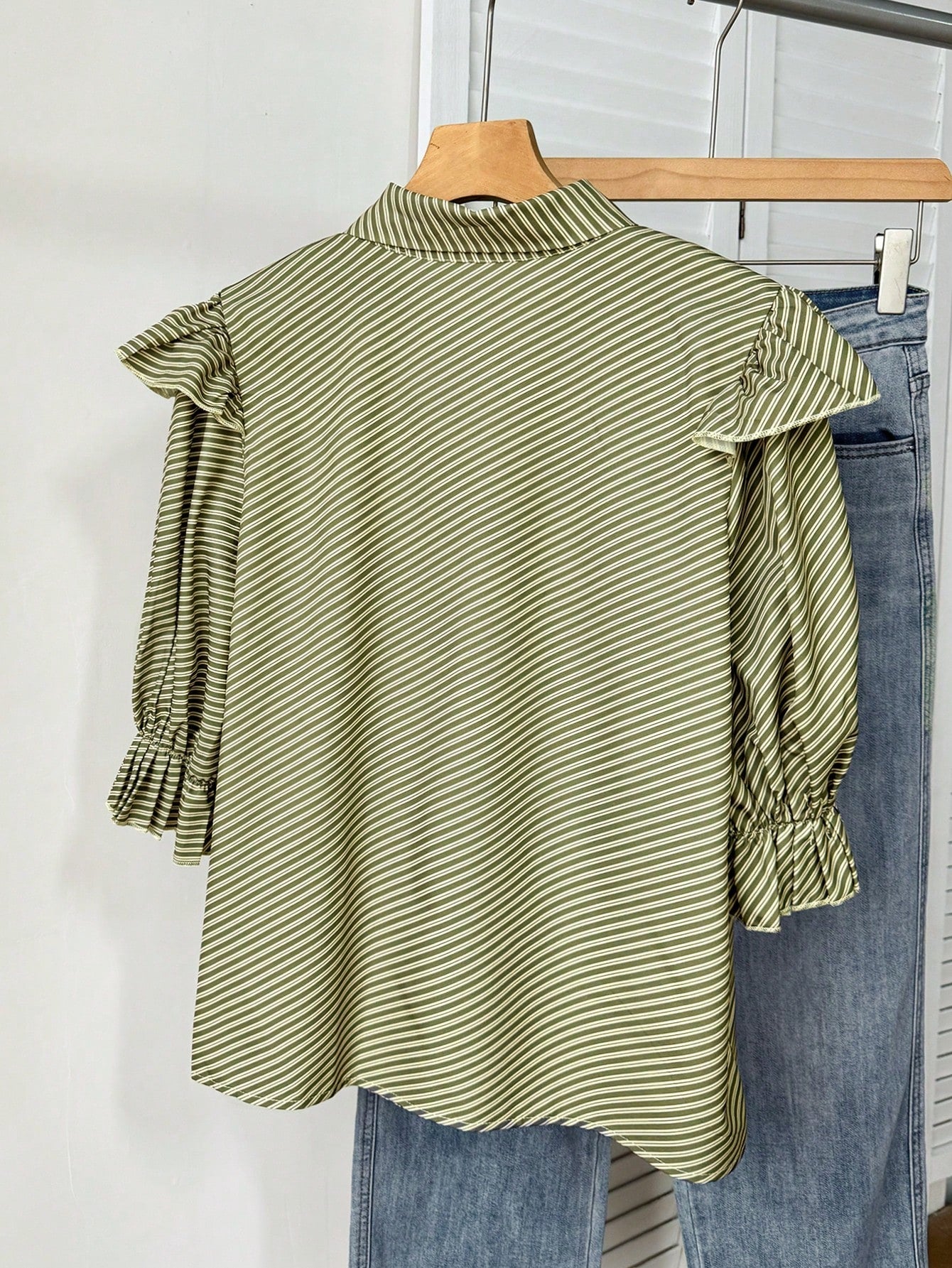 EMERY ROSE Plus Size Women Casual Striped Knot Collar Ruffle Puff Sleeve Blouse
