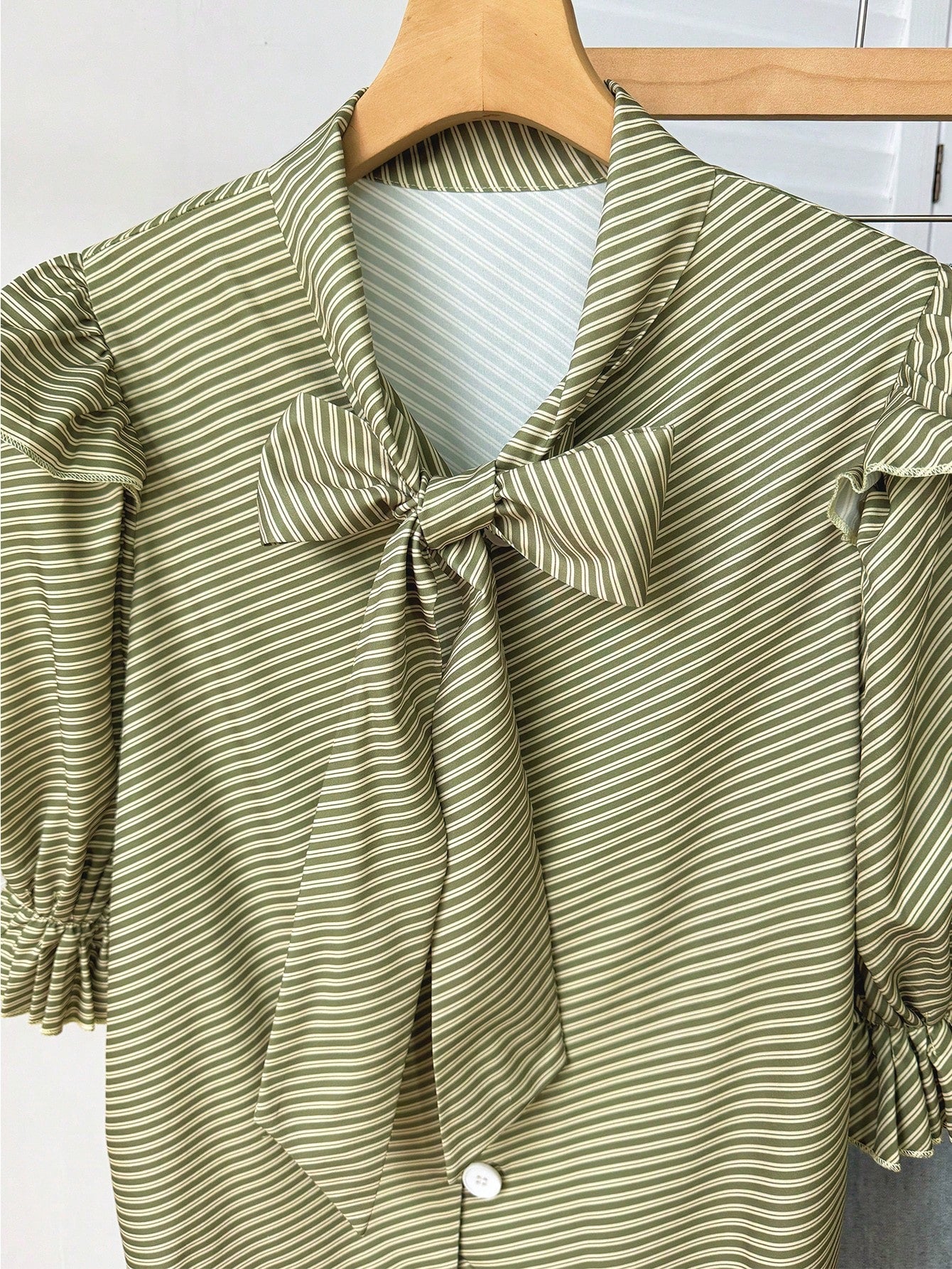 EMERY ROSE Plus Size Women Casual Striped Knot Collar Ruffle Puff Sleeve Blouse