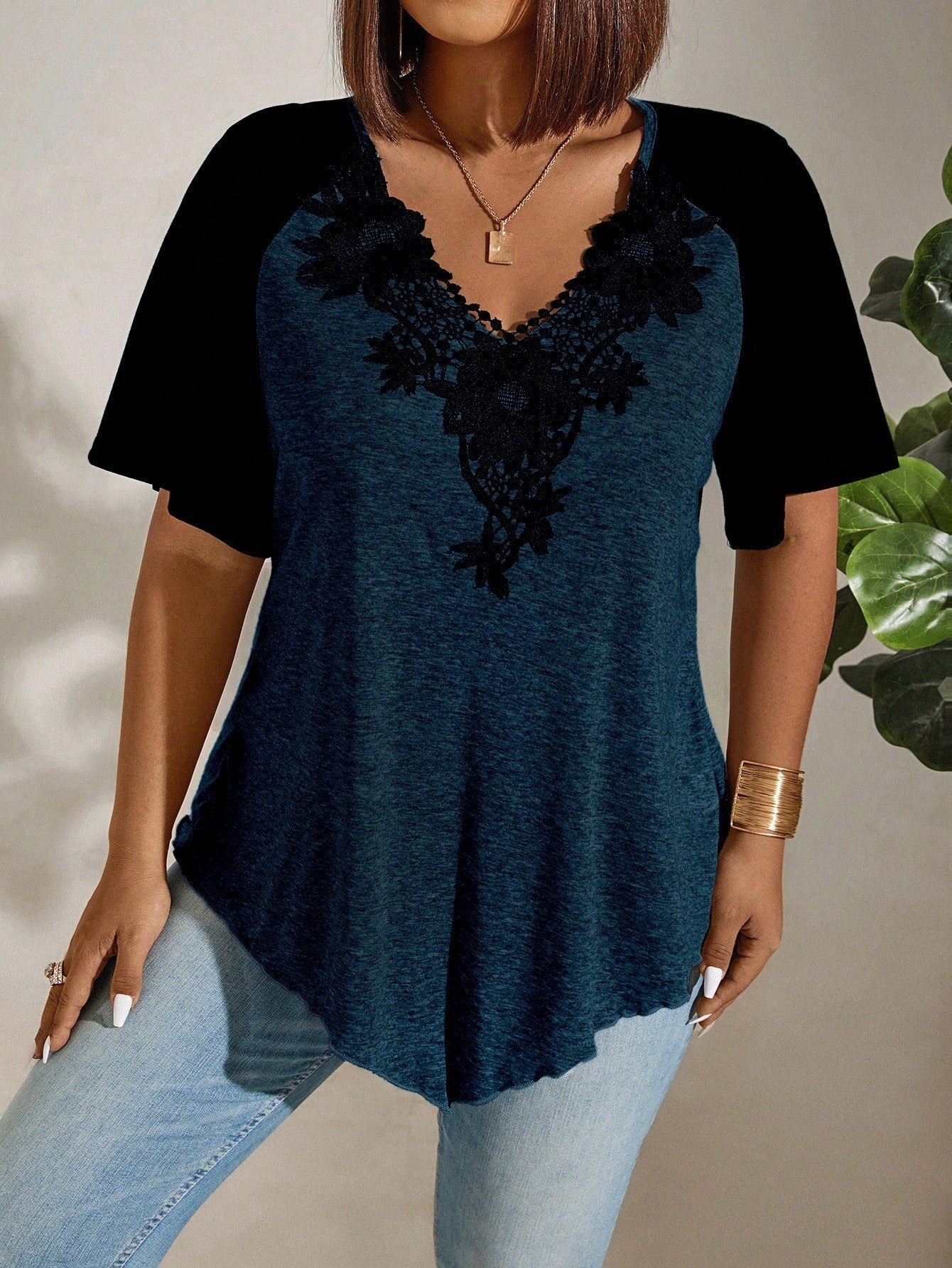 EMERY ROSE Plus Size Women's Lace Spliced Color-Block T-Shirt Graphic Tees Women Tops