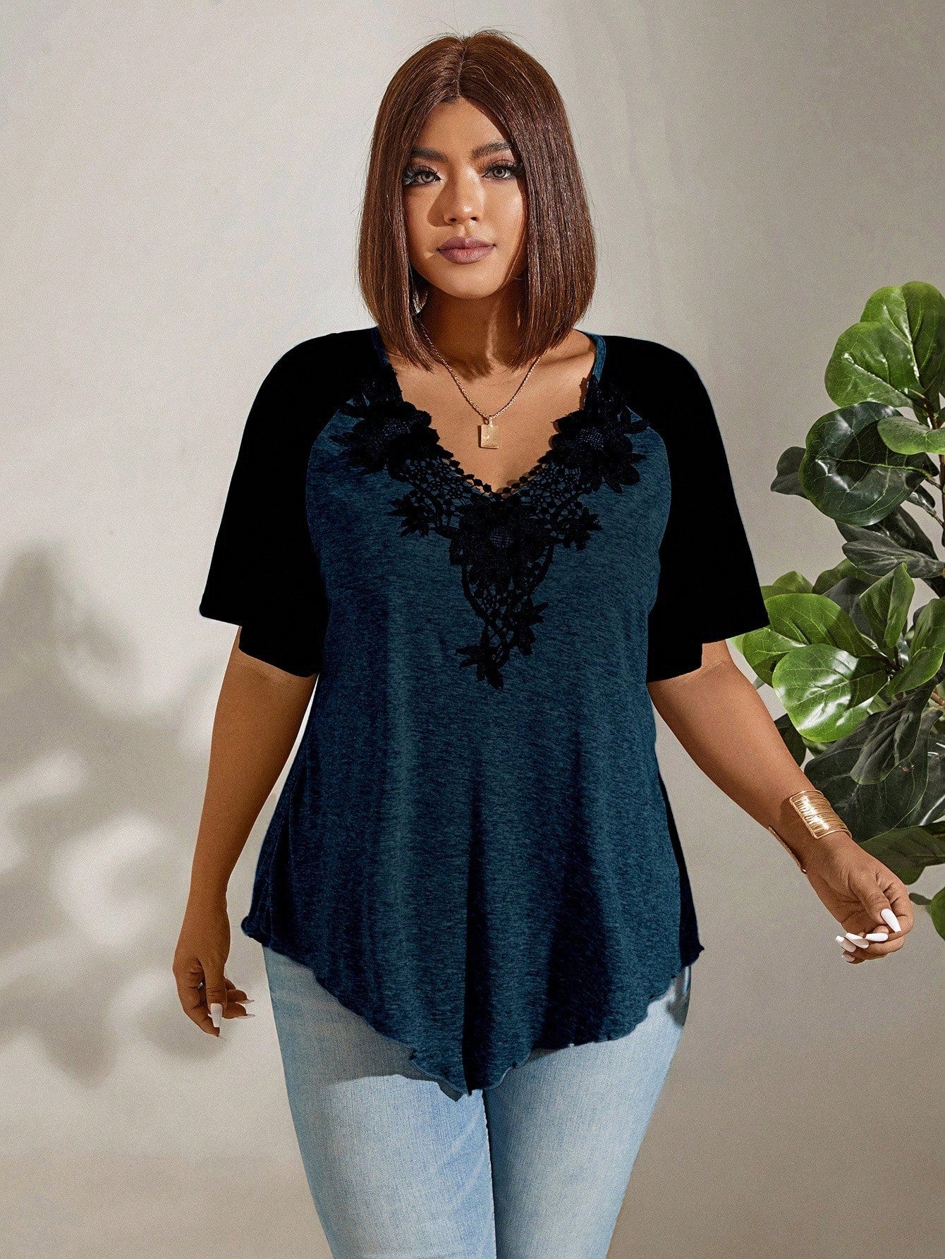 EMERY ROSE Plus Size Women's Lace Spliced Color-Block T-Shirt Graphic Tees Women Tops