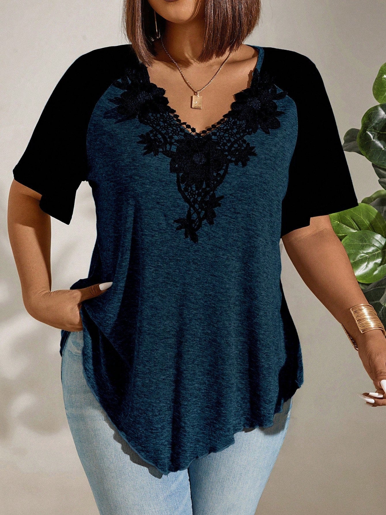 EMERY ROSE Plus Size Women's Lace Spliced Color-Block T-Shirt Graphic Tees Women Tops