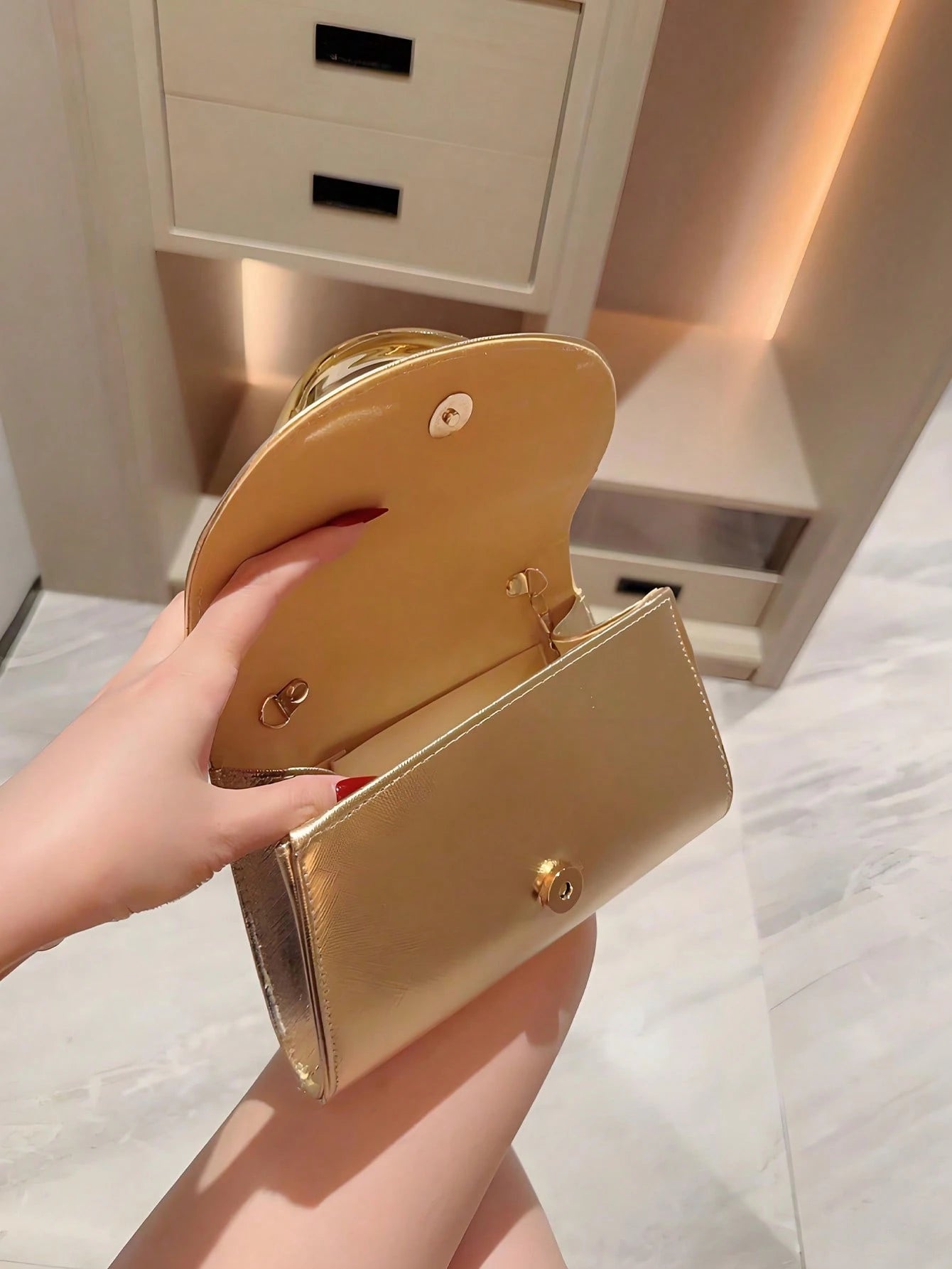Fashionable Metal Decor Mini Box Clutch Bag, Elegant Shiny Metal Bar Accent Women's Handbag, Luxury Feel For Evening Dress, Party, Wedding, Prom