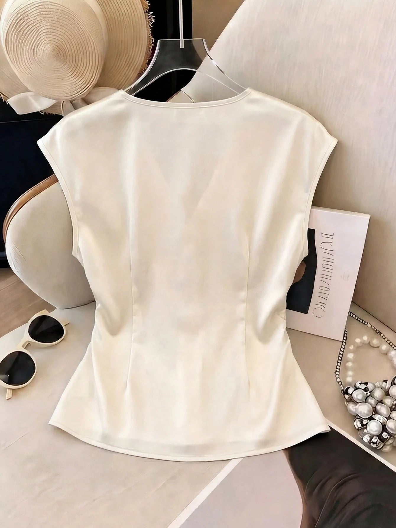 Franclia French Elegance Women's Satin Summer V-Neck Button-Down Pleated Waist Top, Elegant Office Commuter Wear, Business Casual Holiday