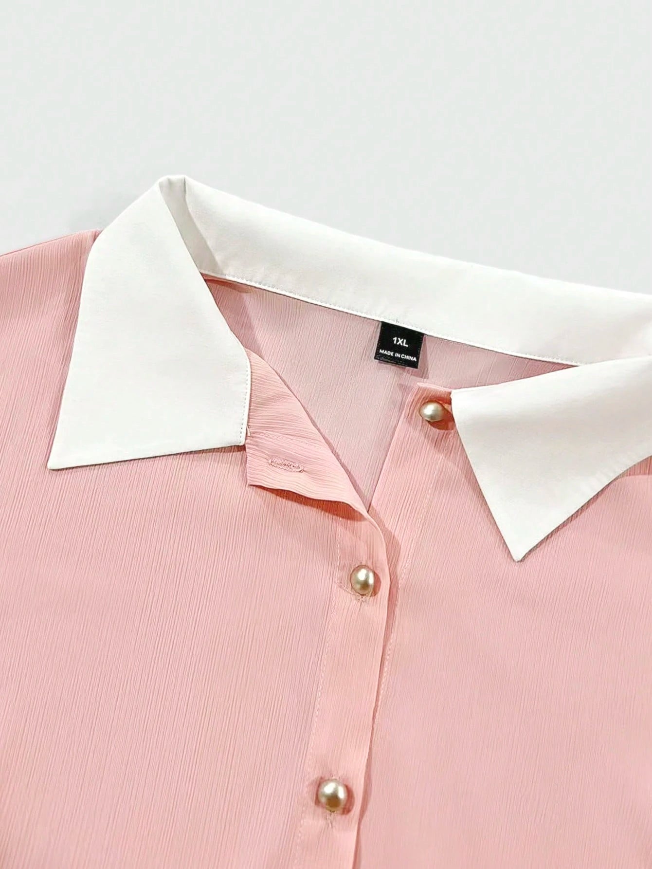Franclia Plus Size Women Summer Elegant Dusty Pink Chiffon Blouse Contrast Collar Metal Button Loose Fit Short Sleeve Shirt Evening Office Teachers' Day