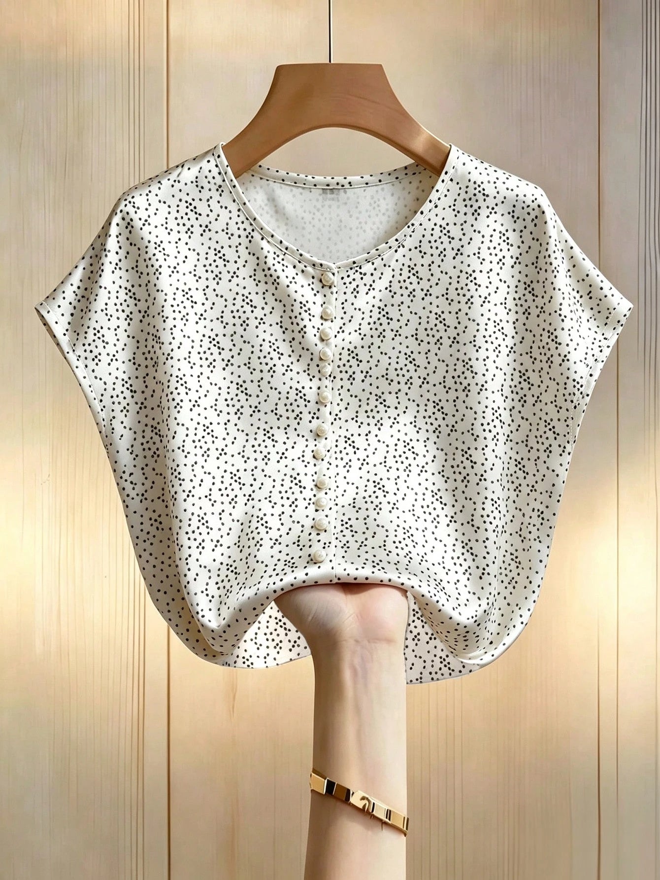 Franclia Women's Pearl White Elegant Summer Tea Party Blouse,Champagne Batwing Sleeve Round Neck Pearl Short-Sleeved Satin Fabric Top,Spring Holiday Wear