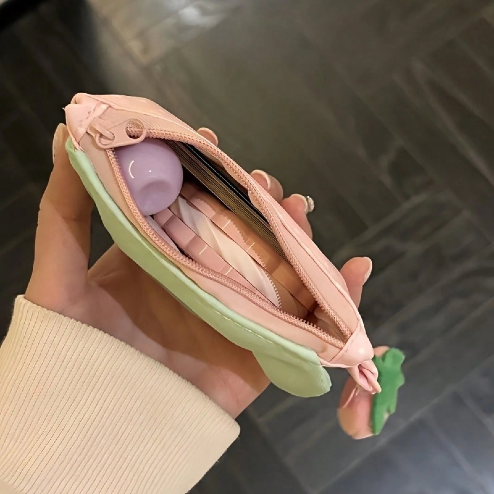 Highly Attractive Strawberry Coin Purse*1- New Cute Ins Style- Suitable For Daily Travel, Coin Storage, ID Holder, Coin Purse