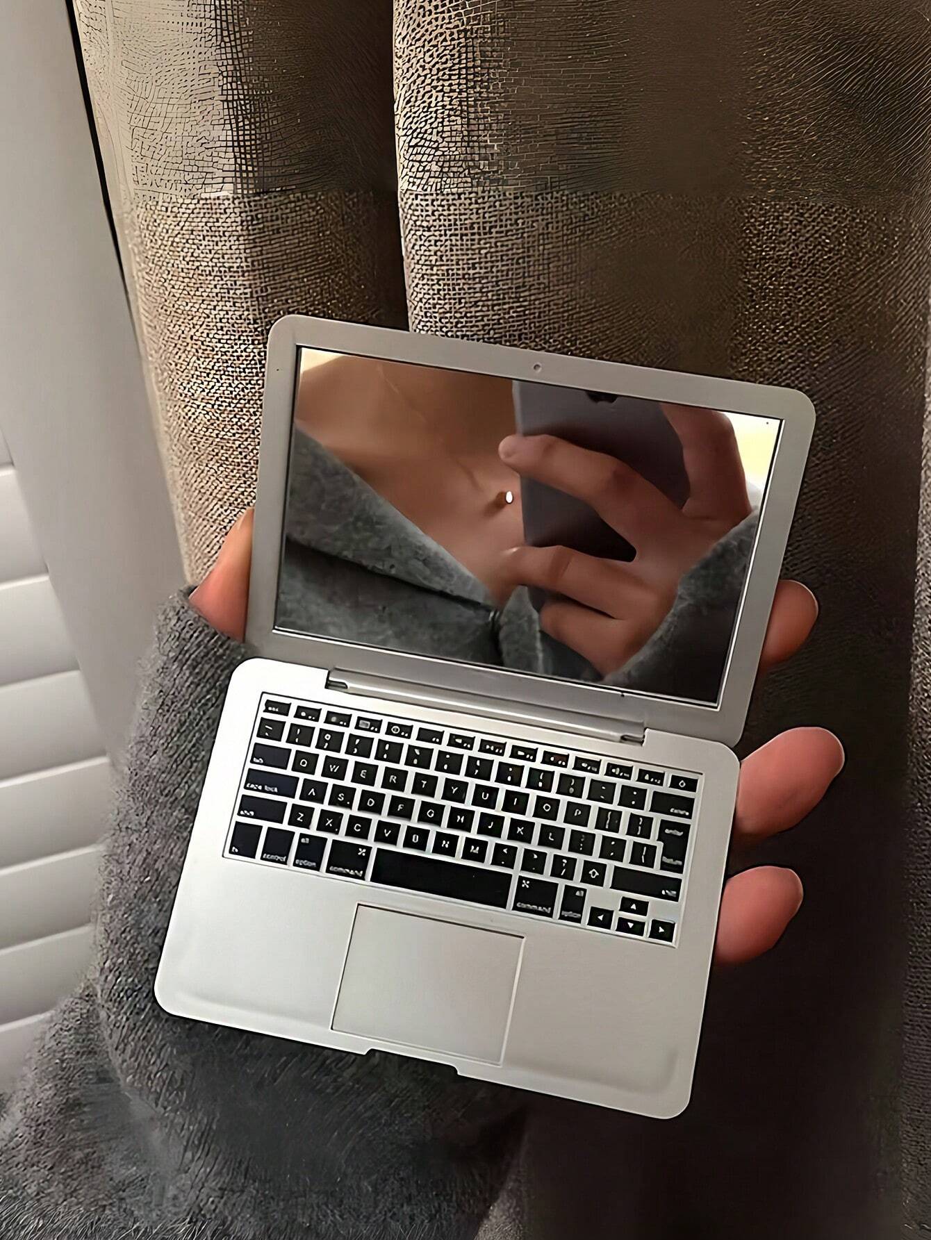 Joivida 1pc Compact Foldable Makeup Mirror, Pocket-Sized (Similar To Laptop Design), Portable Folding Makeup Mirror With Keypad Details, Pink Color, Suitable For Travel, Essential For Makeup On The Go
