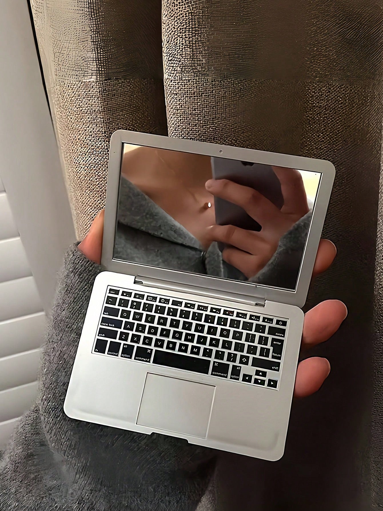 Joivida 1pc Compact Foldable Makeup Mirror, Pocket-Sized (Similar To Laptop Design), Portable Folding Makeup Mirror With Keypad Details, Pink Color, Suitable For Travel, Essential For Makeup On The Go