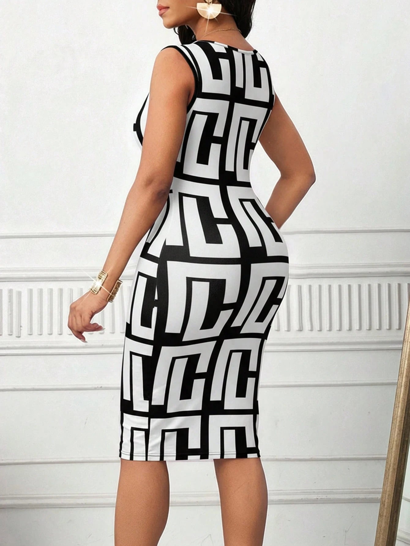 Lady Women's Black And White Random Print Knitted Sleeveless Midi Dress Elegant Keyhole Neck Pencil Hem Tank Top Style With Split Feature