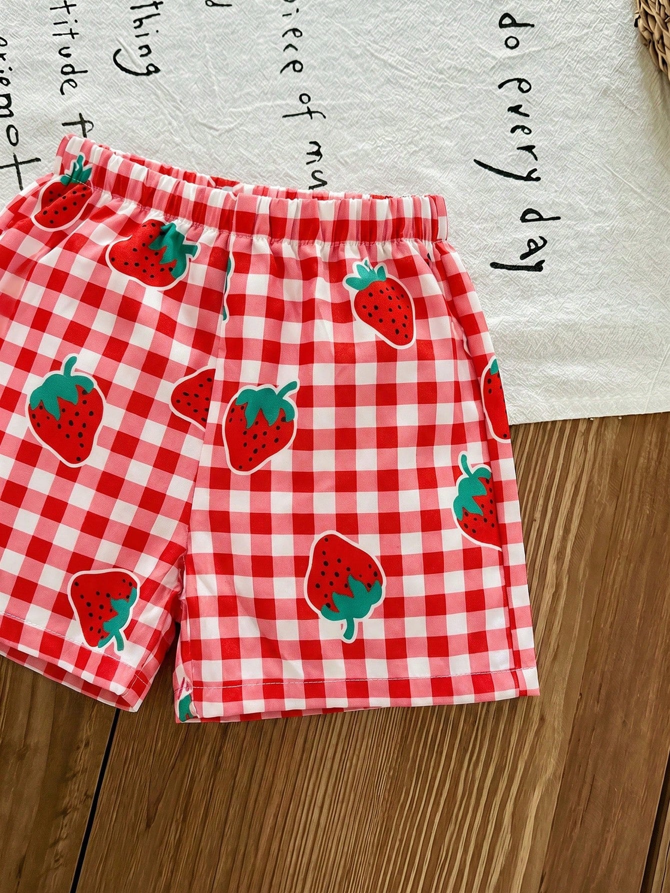 LMoss Kids Baby Girl Plaid Strawberry Print Ruffle Top And Shorts Casual Daily Outfit