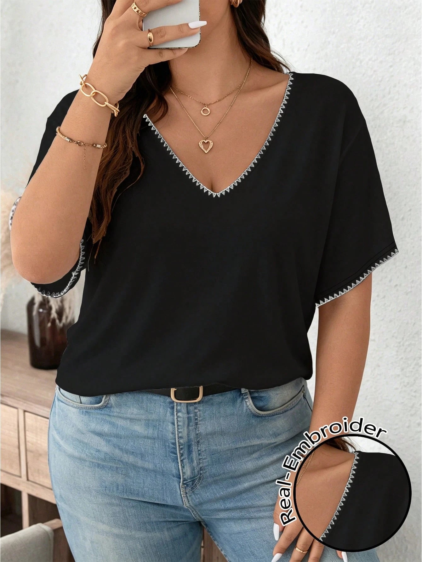 LUNE Casual Minimalist Contrast Color Seashell Craft V-Neck Short Sleeve T-Shirt For Plus Size Women, Suitable For Summer