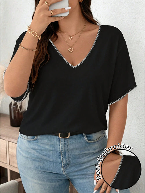 LUNE Casual Minimalist Contrast Color Seashell Craft V-Neck Short Sleeve T-Shirt For Plus Size Women, Suitable For Summer