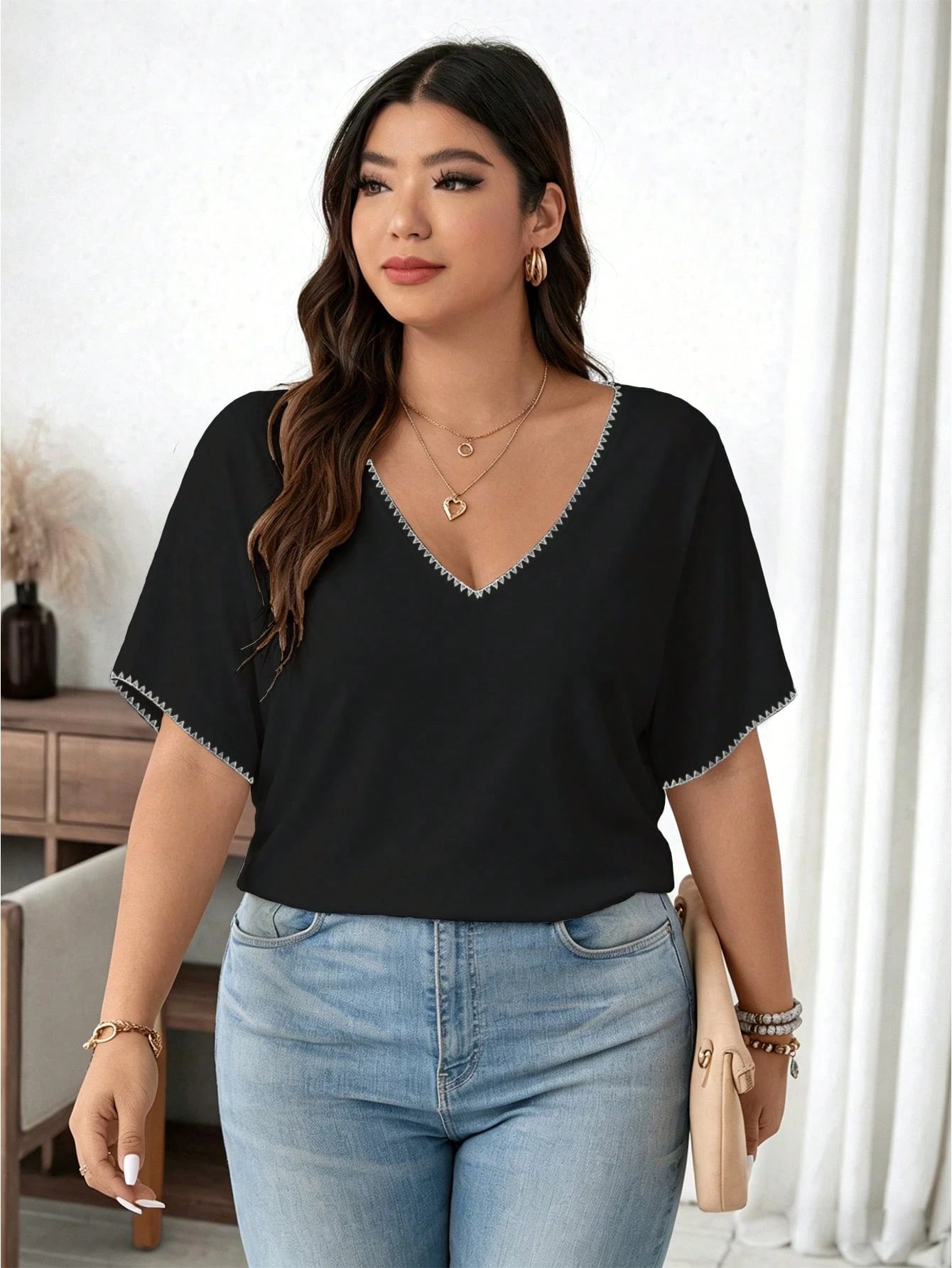 LUNE Casual Minimalist Contrast Color Seashell Craft V-Neck Short Sleeve T-Shirt For Plus Size Women, Suitable For Summer