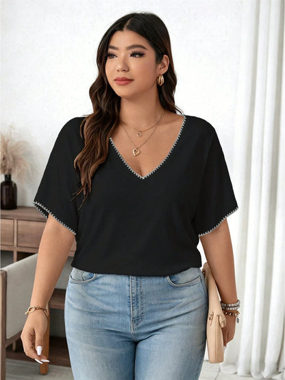 LUNE Casual Minimalist Contrast Color Seashell Craft V-Neck Short Sleeve T-Shirt For Plus Size Women, Suitable For Summer