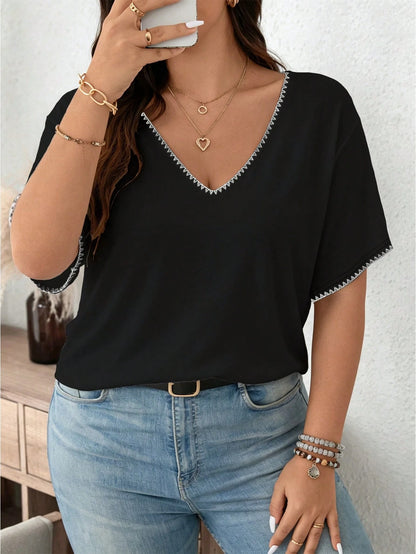LUNE Casual Minimalist Contrast Color Seashell Craft V-Neck Short Sleeve T-Shirt For Plus Size Women, Suitable For Summer