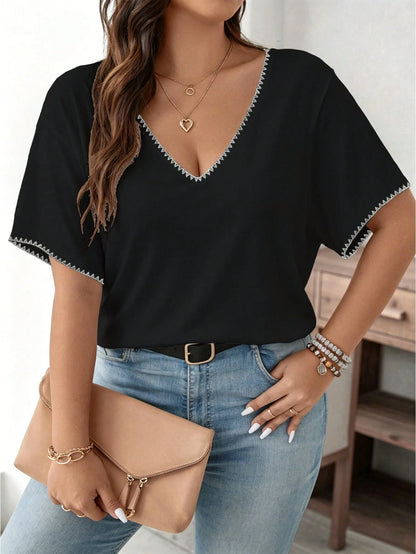 LUNE Casual Minimalist Contrast Color Seashell Craft V-Neck Short Sleeve T-Shirt For Plus Size Women, Suitable For Summer