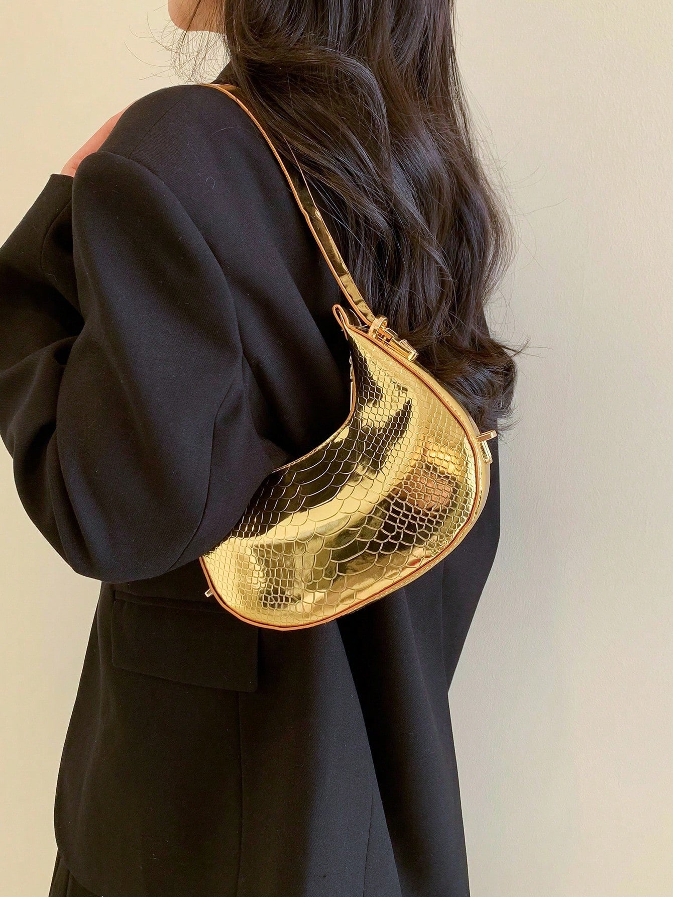 Metal Snake Embossed Shoulder Bag Solid Color C Fashionable Baguette Bag Minimalist Underarm Bag Punk Street Style Shoulder Bag, Punk