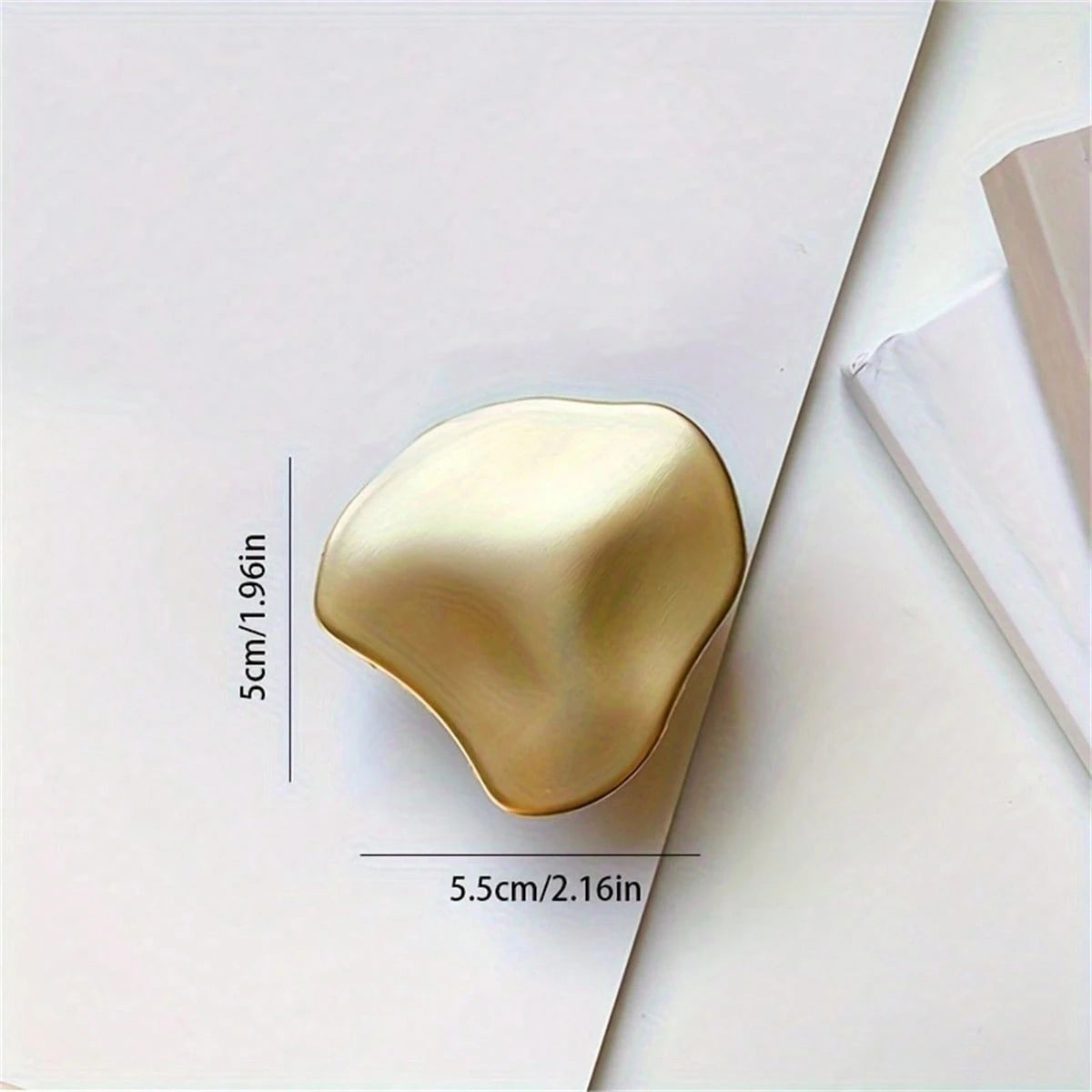 Metallic Fashion Push-Pull Phone Stand, Adhesive Design, Supports Telescopic Folding; Can Firmly Grip Phone, Also Stably Support And Place, Compatible With Most Phone Models. Combines Aesthetics And P