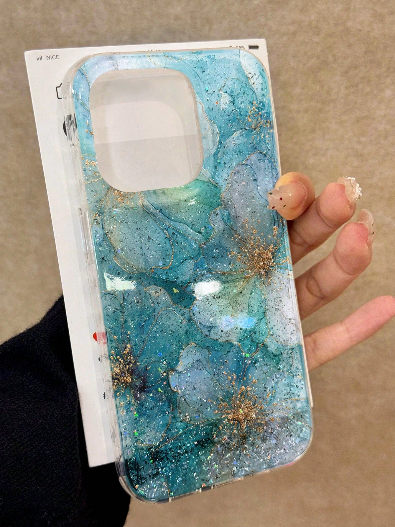 Minimalist Blue Sparkle Diamond Tie-Dye Sequin Glitter Fashion Phone Case Features An Advanced Large-Hole Design With A Tie-Dye Sequin Pattern, Offering A Minimalist And Shock-Resistant Design With A