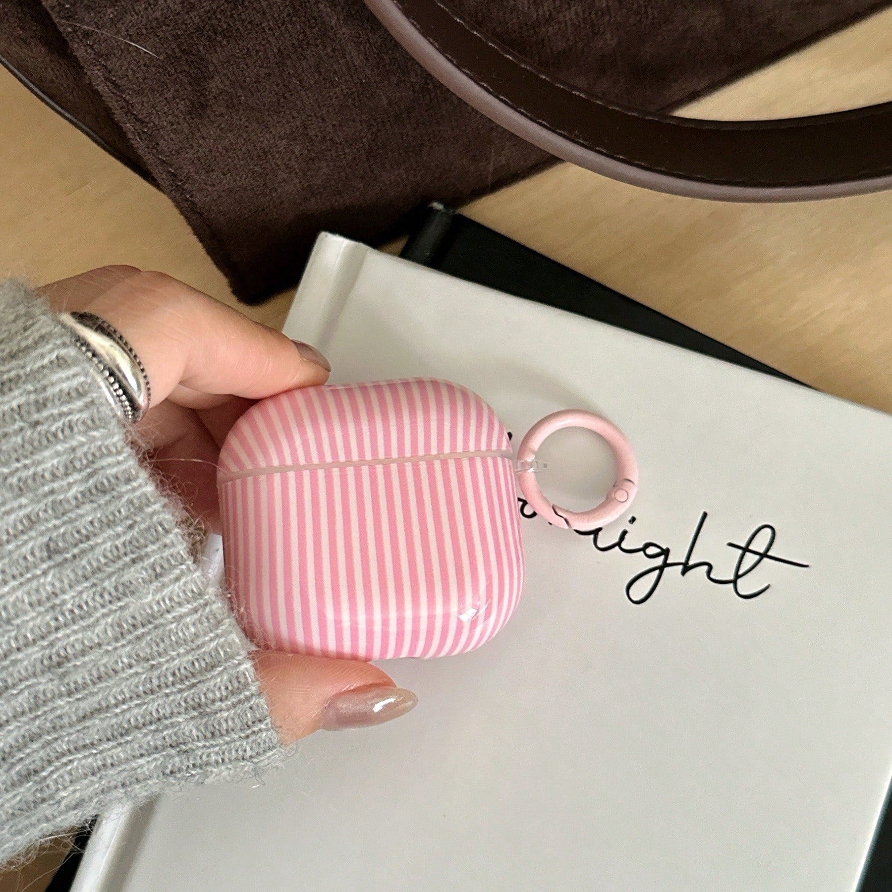 Minimalist Pink White Striped Bluetooth Earphone Case With Hanging Loop, Compatible With Apple Pro 3/Pro 2/Pro/ 4/3/2, Fashionable Women Earphone Case, Minimalist Earphone Case, Apple Earphone Case, A